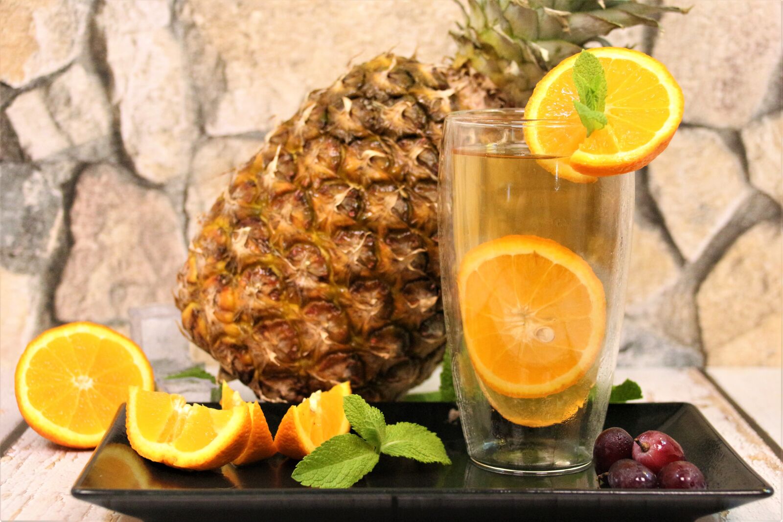 Canon EOS 700D (EOS Rebel T5i / EOS Kiss X7i) sample photo. Pineapple, fruit, yellow photography