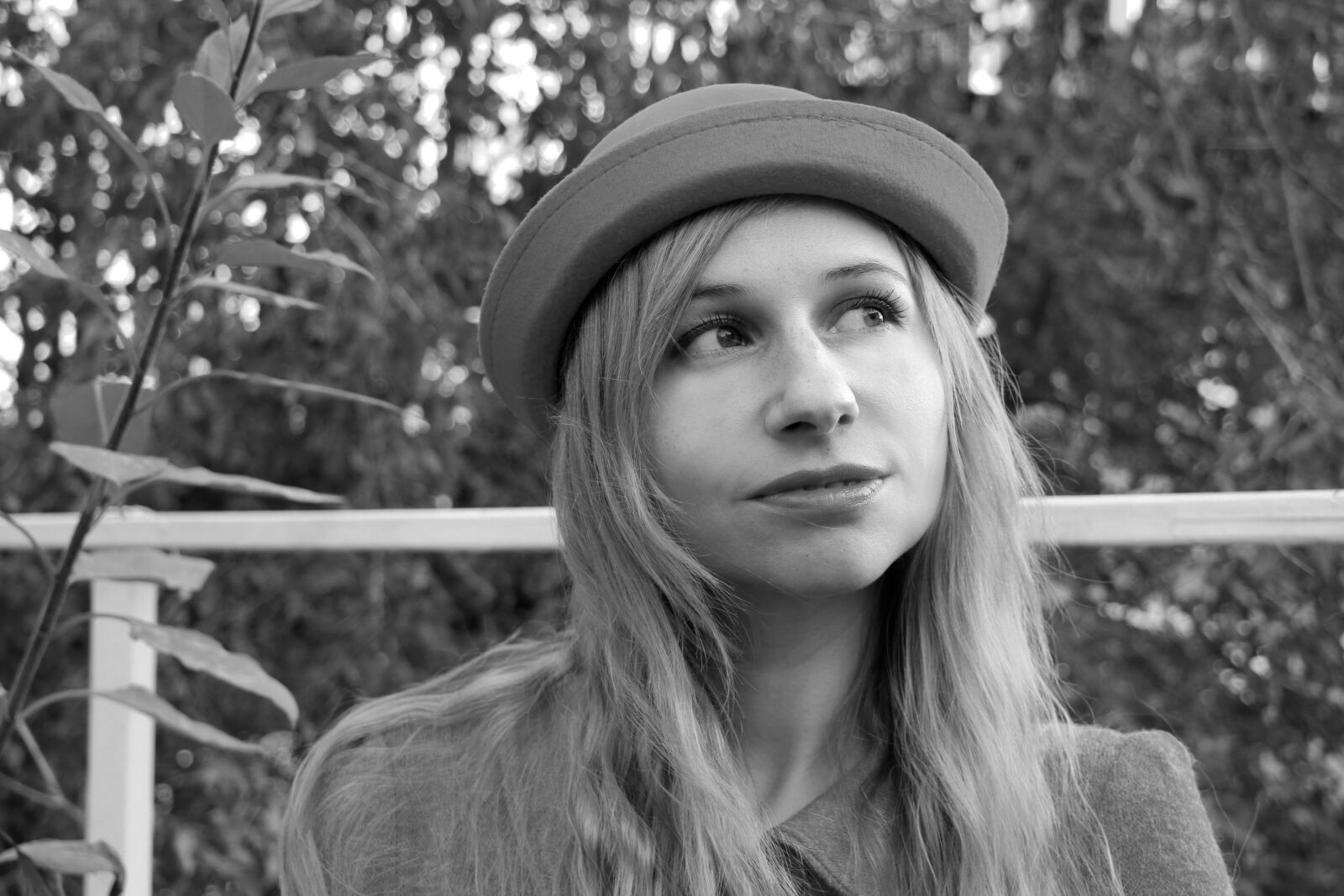 Canon EOS 750D (EOS Rebel T6i / EOS Kiss X8i) sample photo. Thoughtfulness, emotions, dreaminess photography