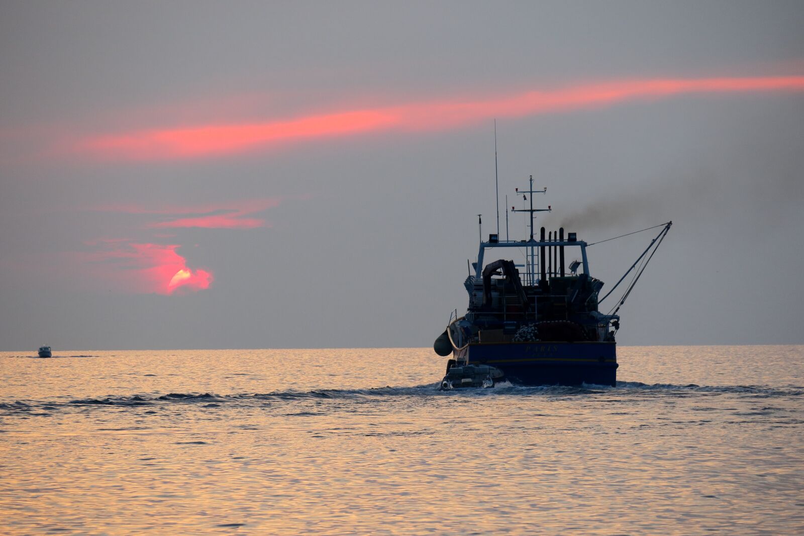 Canon PowerShot G3 X sample photo. Fishing boat, boat, sunset photography
