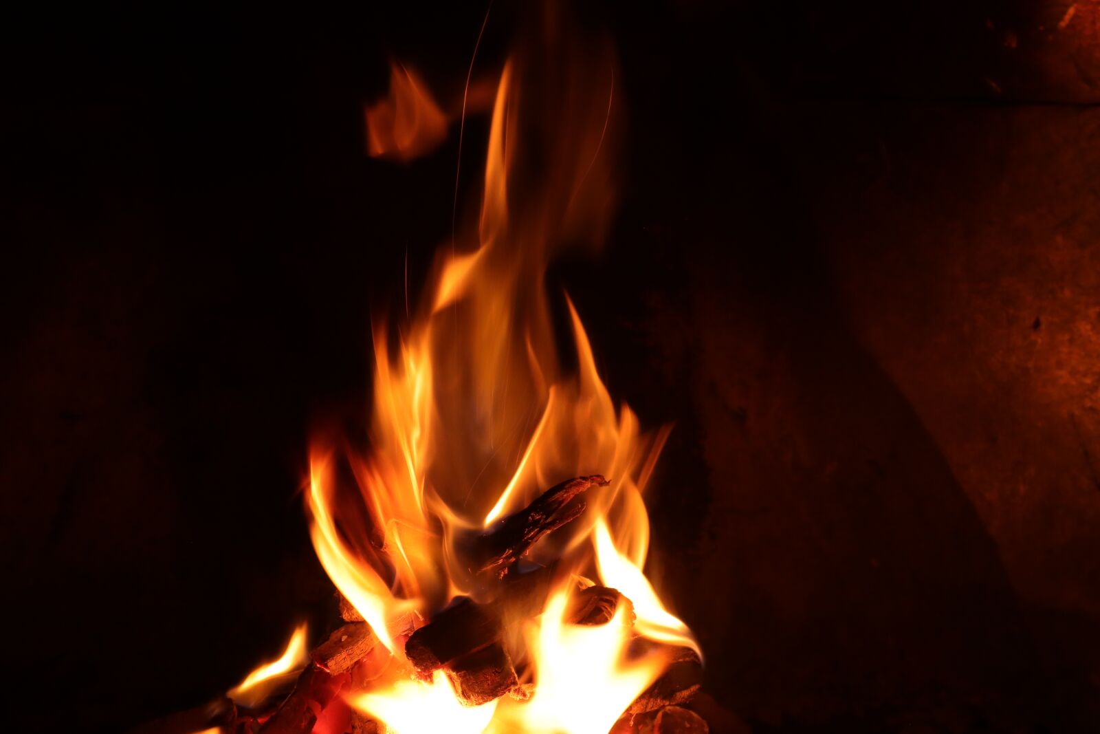 Canon EF-M 15-45mm F3.5-6.3 IS STM sample photo. Fire, coal, heat photography