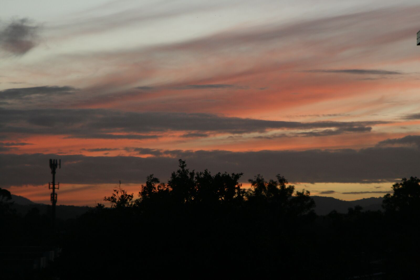 Canon EOS 400D (EOS Digital Rebel XTi / EOS Kiss Digital X) sample photo. Sunset, shadow, landscape photography