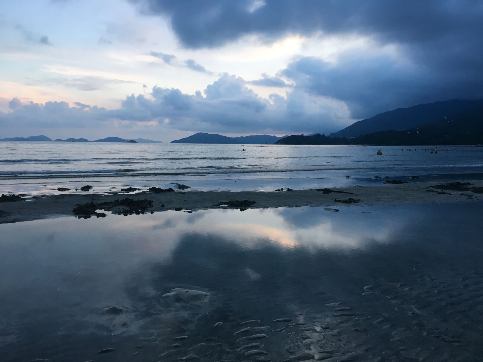 iPhone 6s back camera 4.15mm f/2.2 sample photo. Sea, blue, gray, mui photography