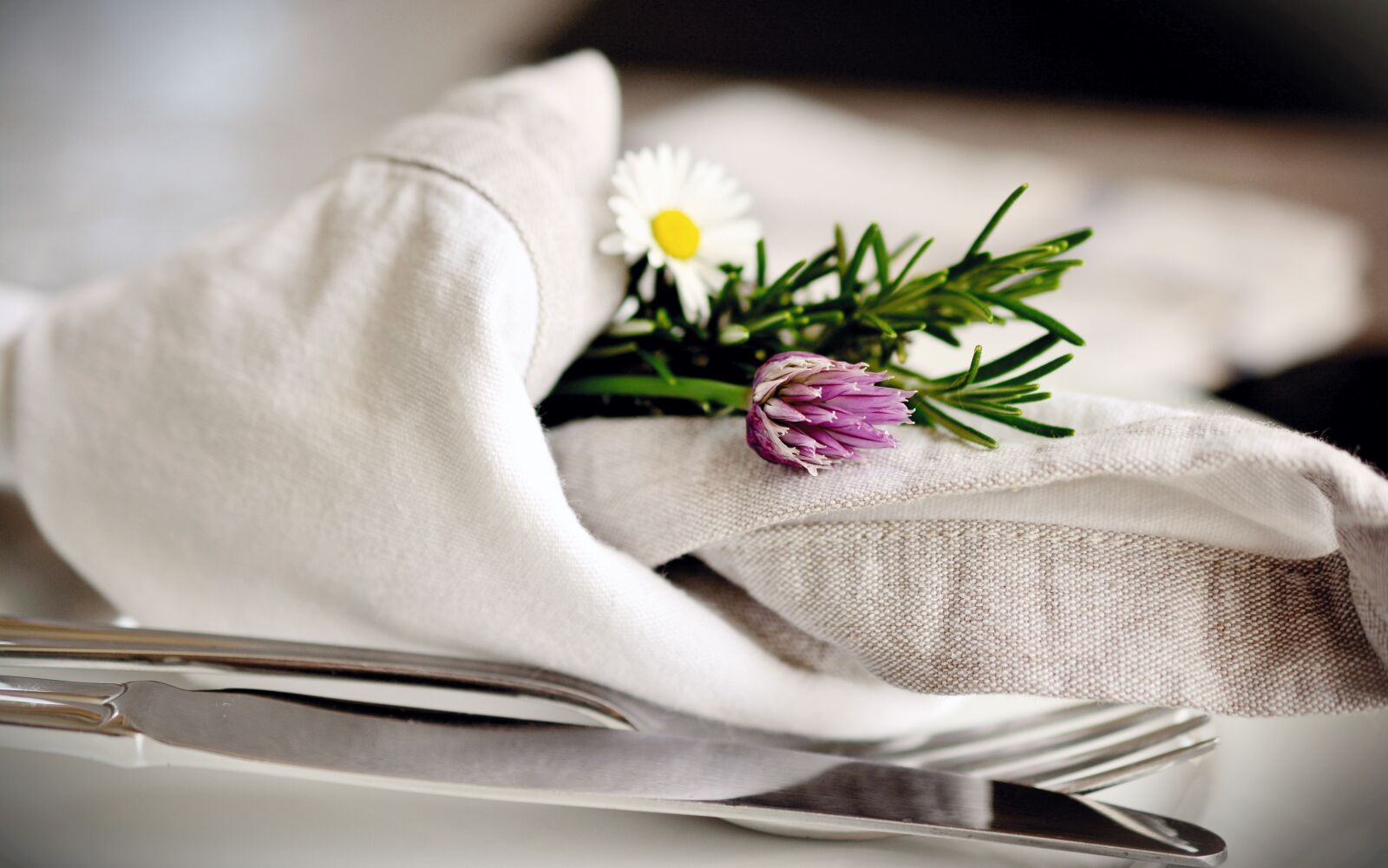 Nikon D5200 sample photo. Napkin, cloth napkins, cutlery photography