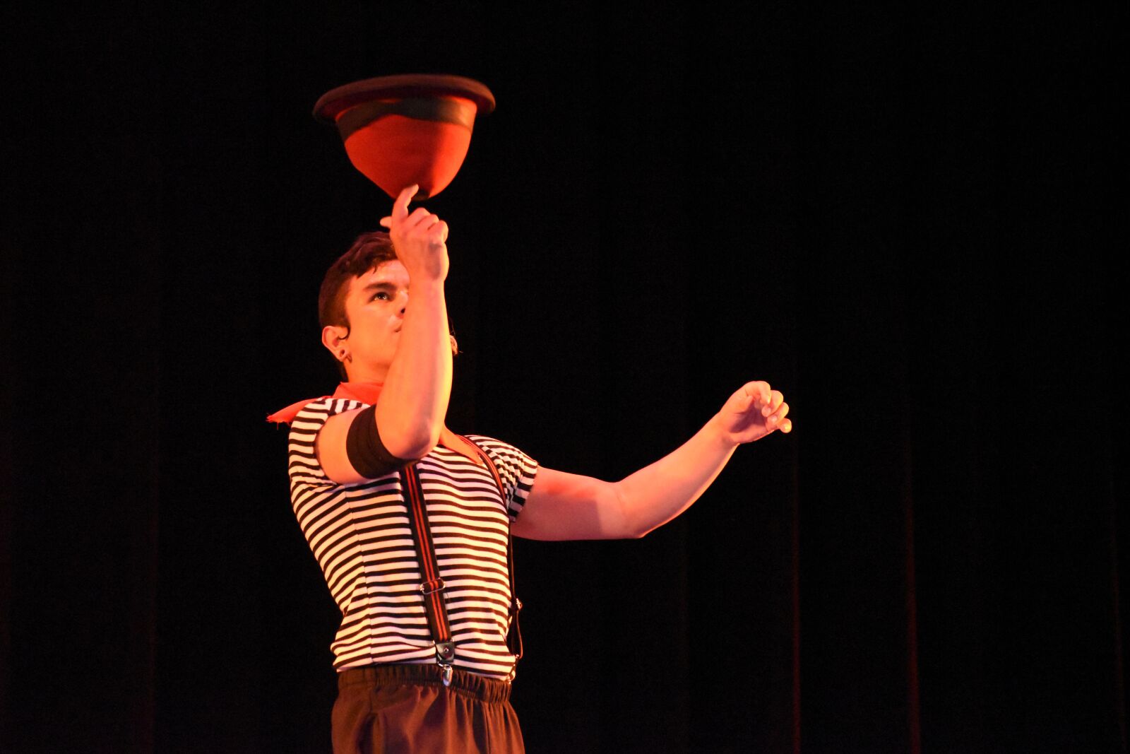 Nikon D5500 sample photo. Sombrero, circo, actuacion photography