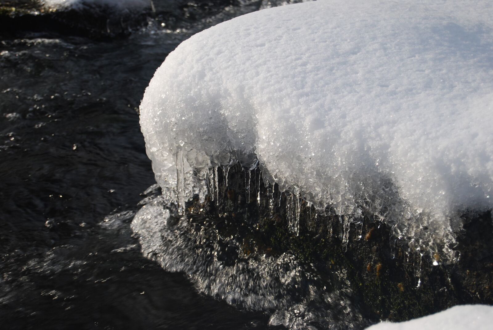 Nikon D40X sample photo. River, icicles, ice photography