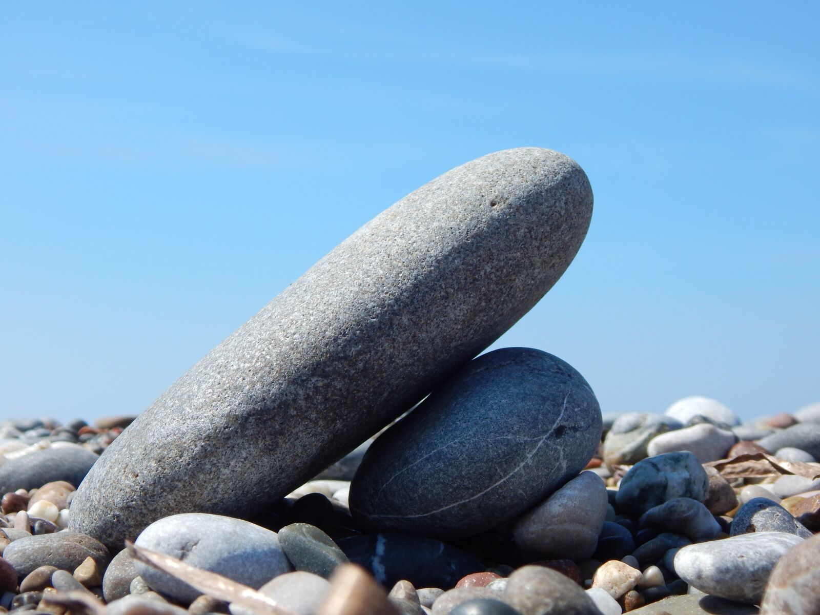 Nikon Coolpix L830 sample photo. Stone, sea, pebbles photography