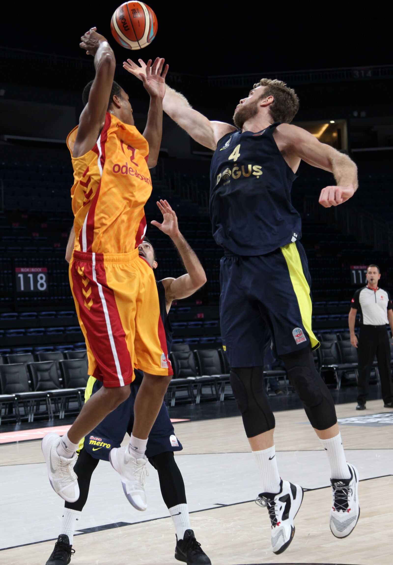 Canon EOS 5D Mark II sample photo. Tahincioglu basketball super league photography