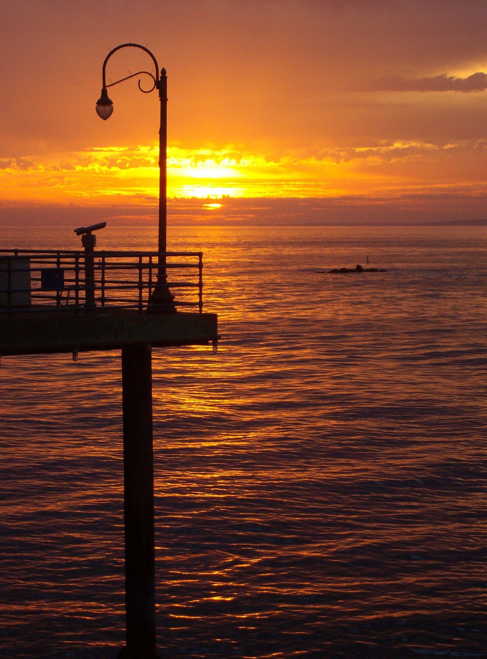Vivitar ViviCam 7340 sample photo. Sunset, beach, silouhette photography