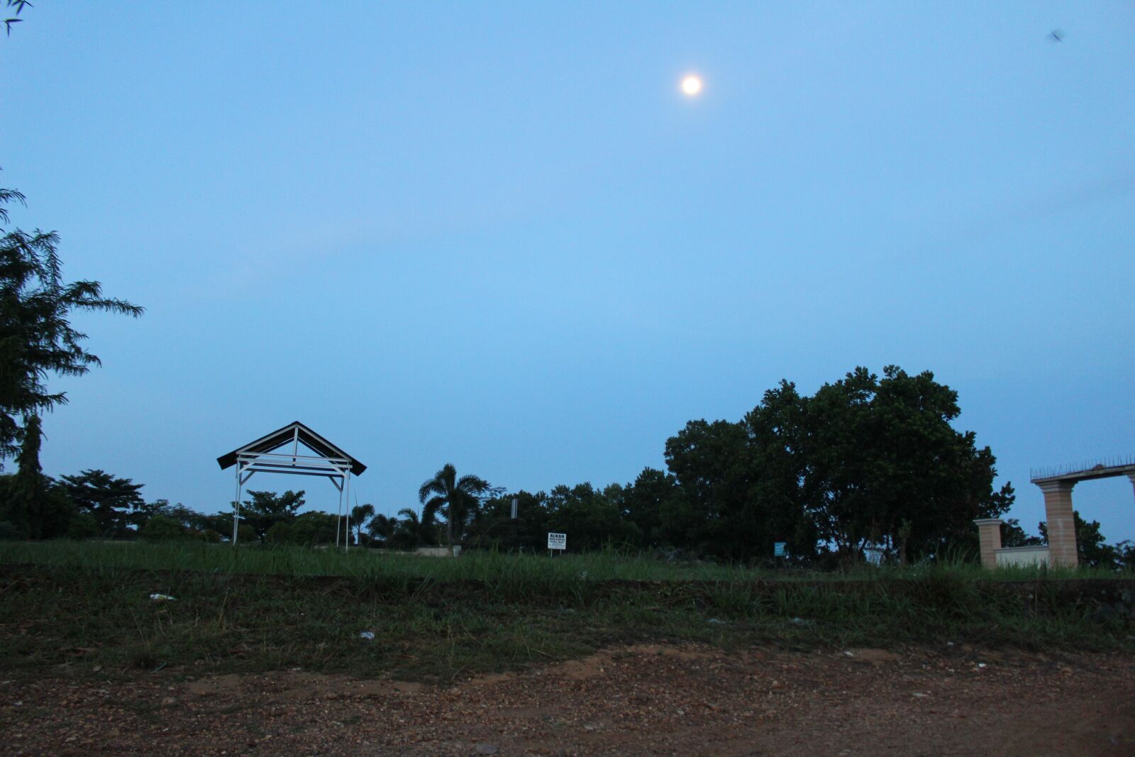 Canon EOS 1200D (EOS Rebel T5 / EOS Kiss X70 / EOS Hi) sample photo. Night, moon, nature photography