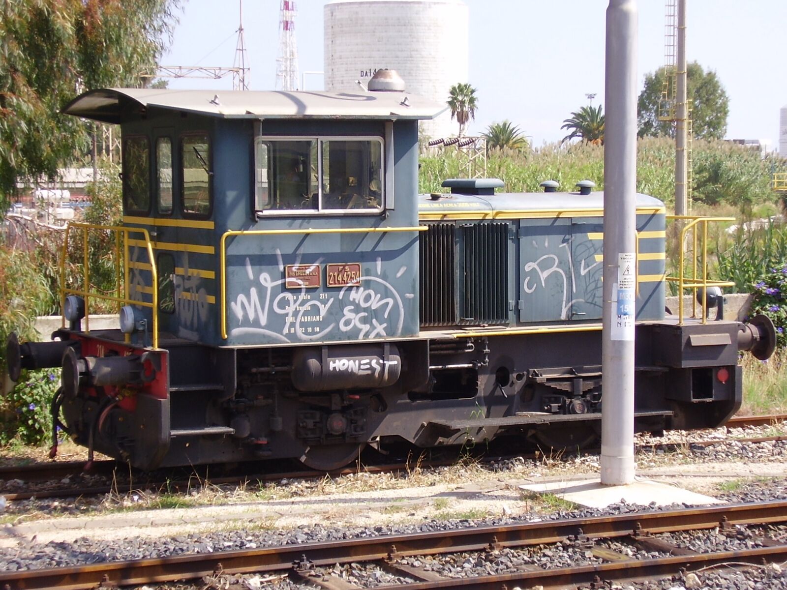 Olympus X450,D535Z,C370Z sample photo. Train, locomotor, railroad photography