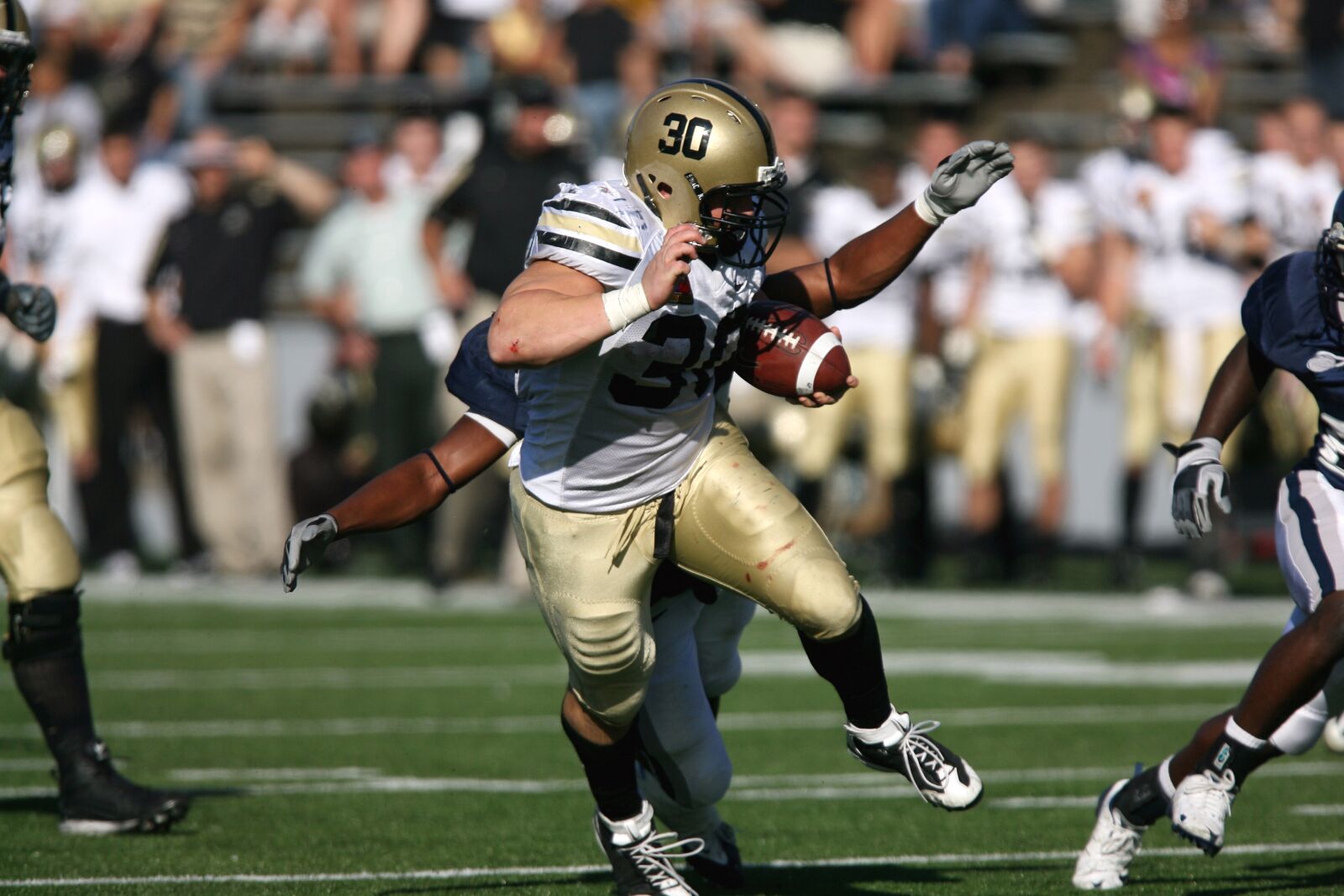 Canon EOS-1D Mark II N sample photo. Football, american football, team photography