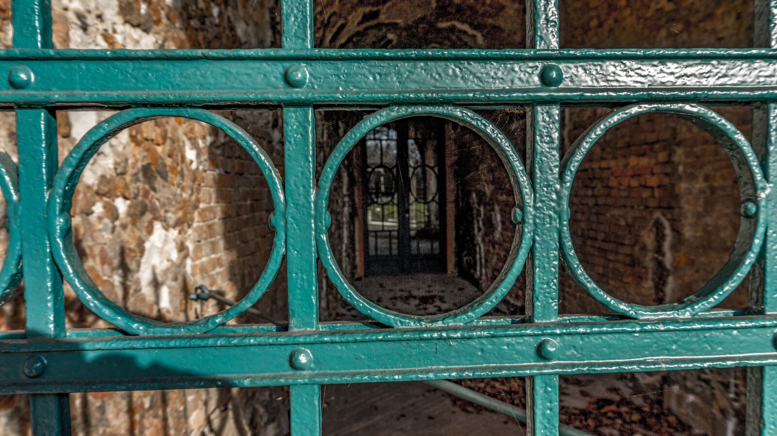 Sony Alpha a5000 (ILCE 5000) sample photo. Architecture, background, old photography