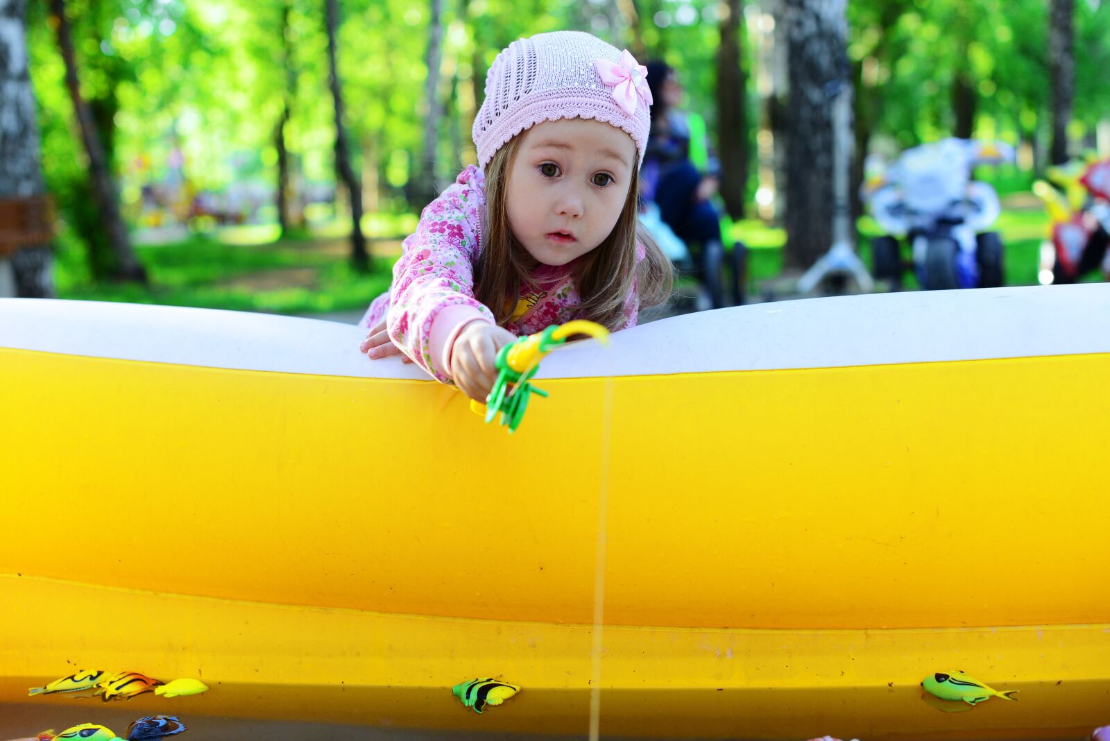 Nikon D800 sample photo. Girl goes fishing, surprise photography