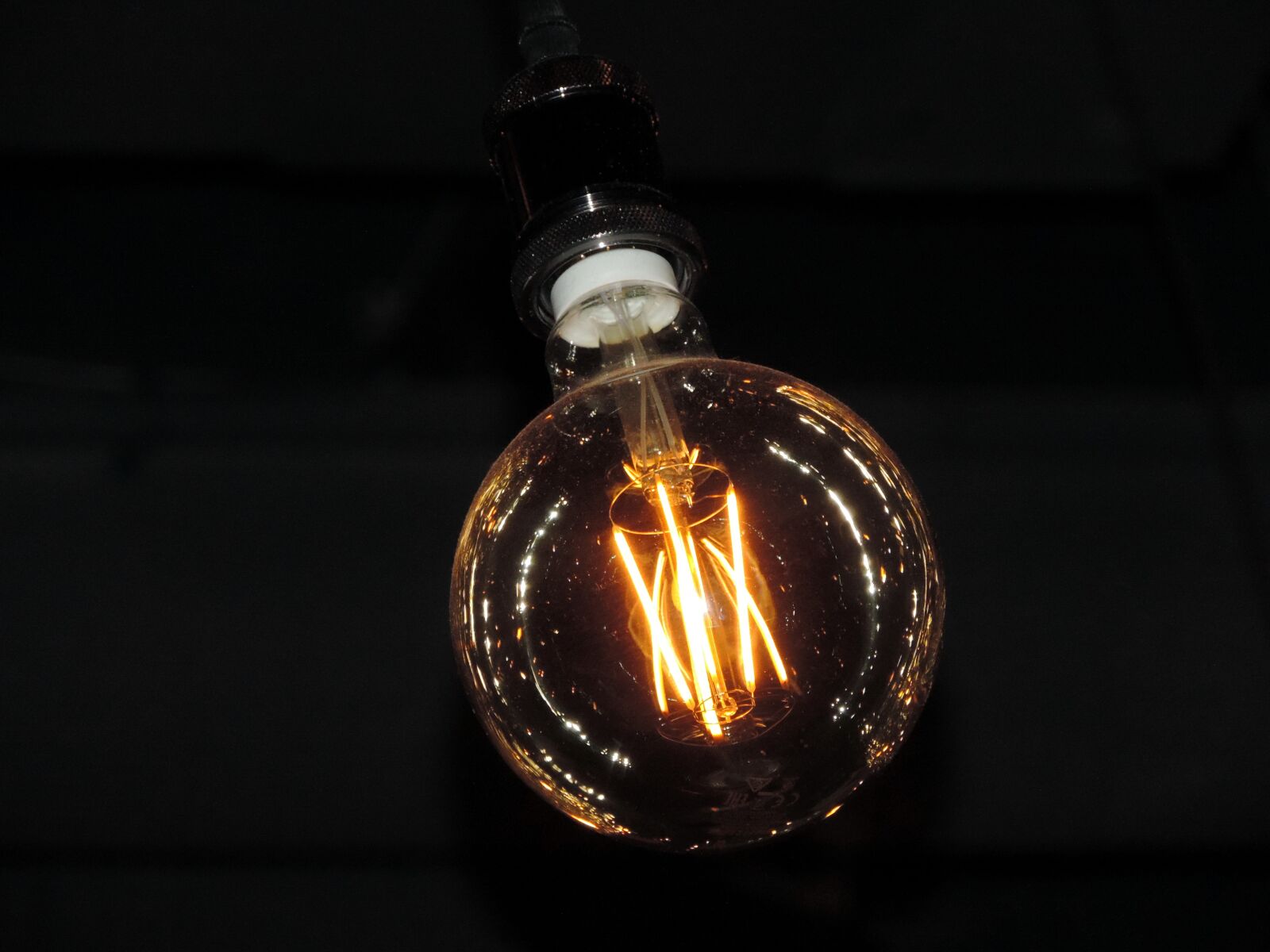 Nikon Coolpix P520 sample photo. Detail, electricity, light bulb photography