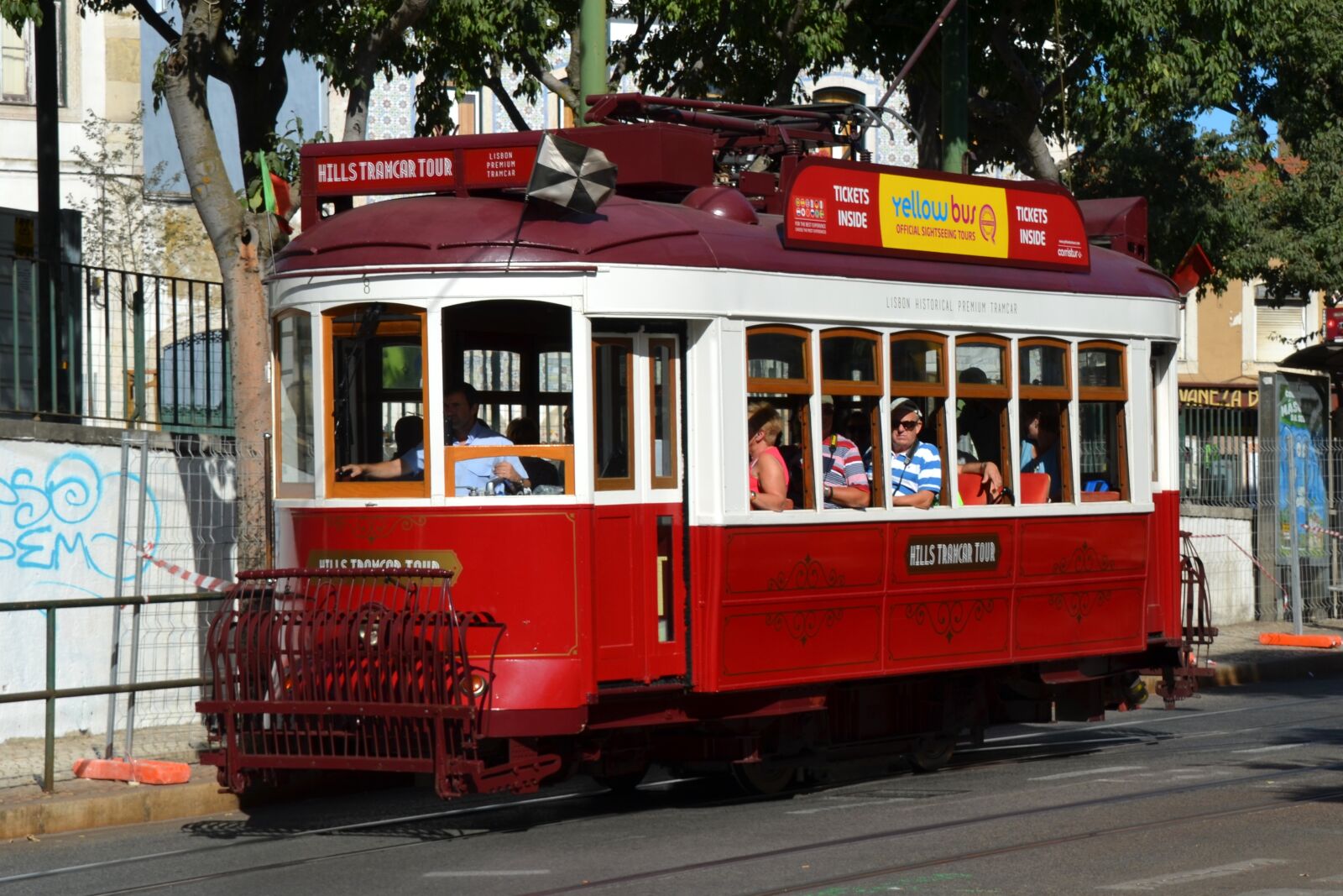 Nikon D5100 sample photo. Lisbon, tram, portugal photography