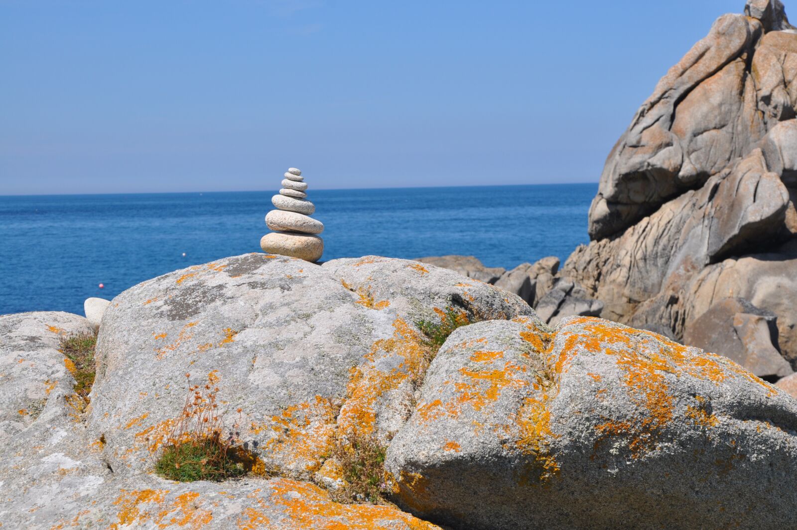 Nikon D90 sample photo. Stones, cairn, coast photography