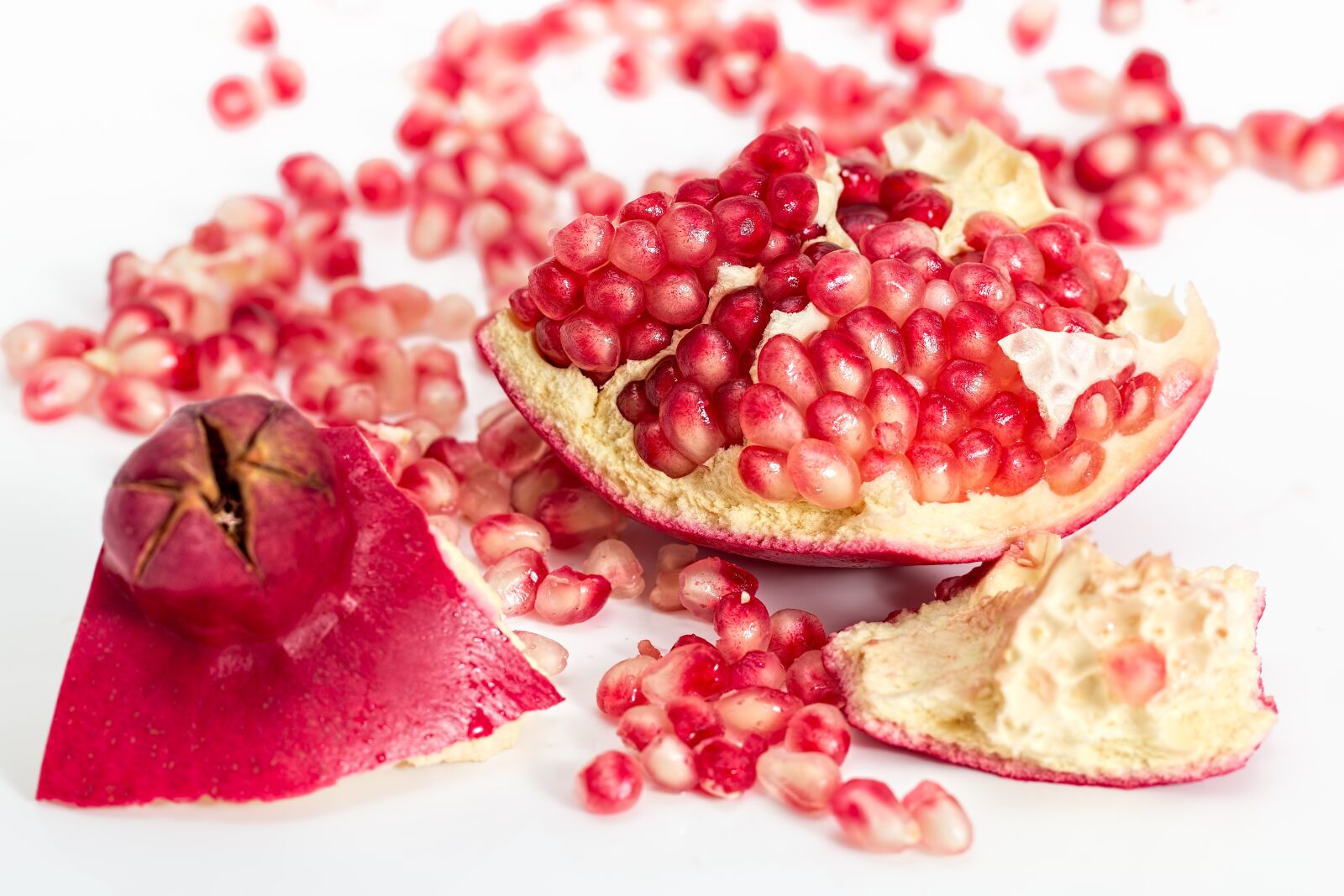 Canon EF 100mm F2.8L Macro IS USM sample photo. Pomegranate, fruit, seeds photography