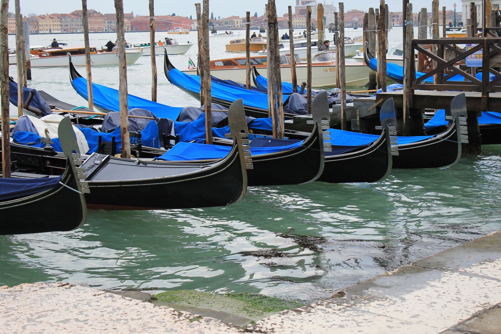 Canon EOS 1100D (EOS Rebel T3 / EOS Kiss X50) sample photo. Venice, gondola, italy photography