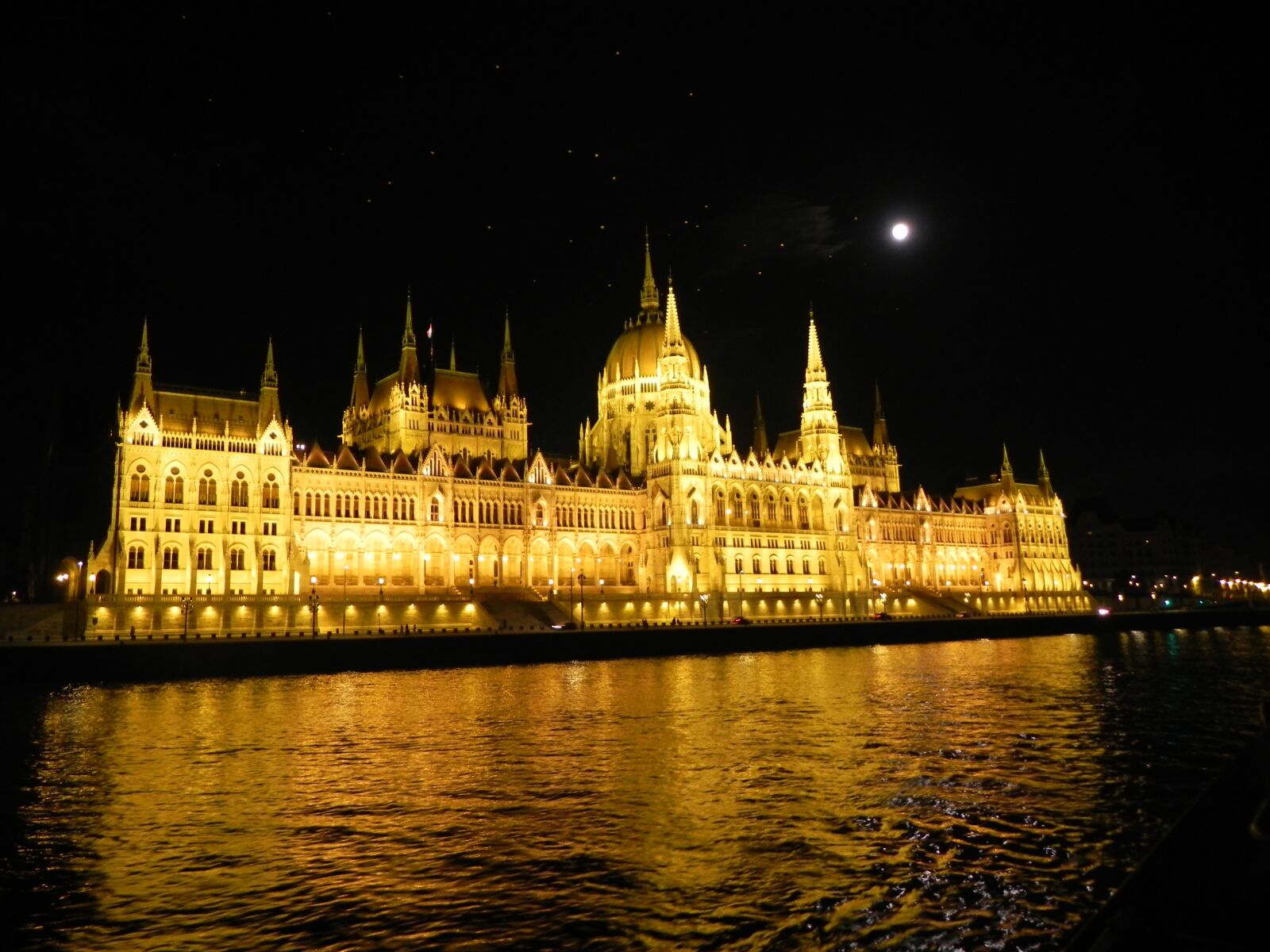 Nikon Coolpix P100 sample photo. Budapest, parliament, river photography