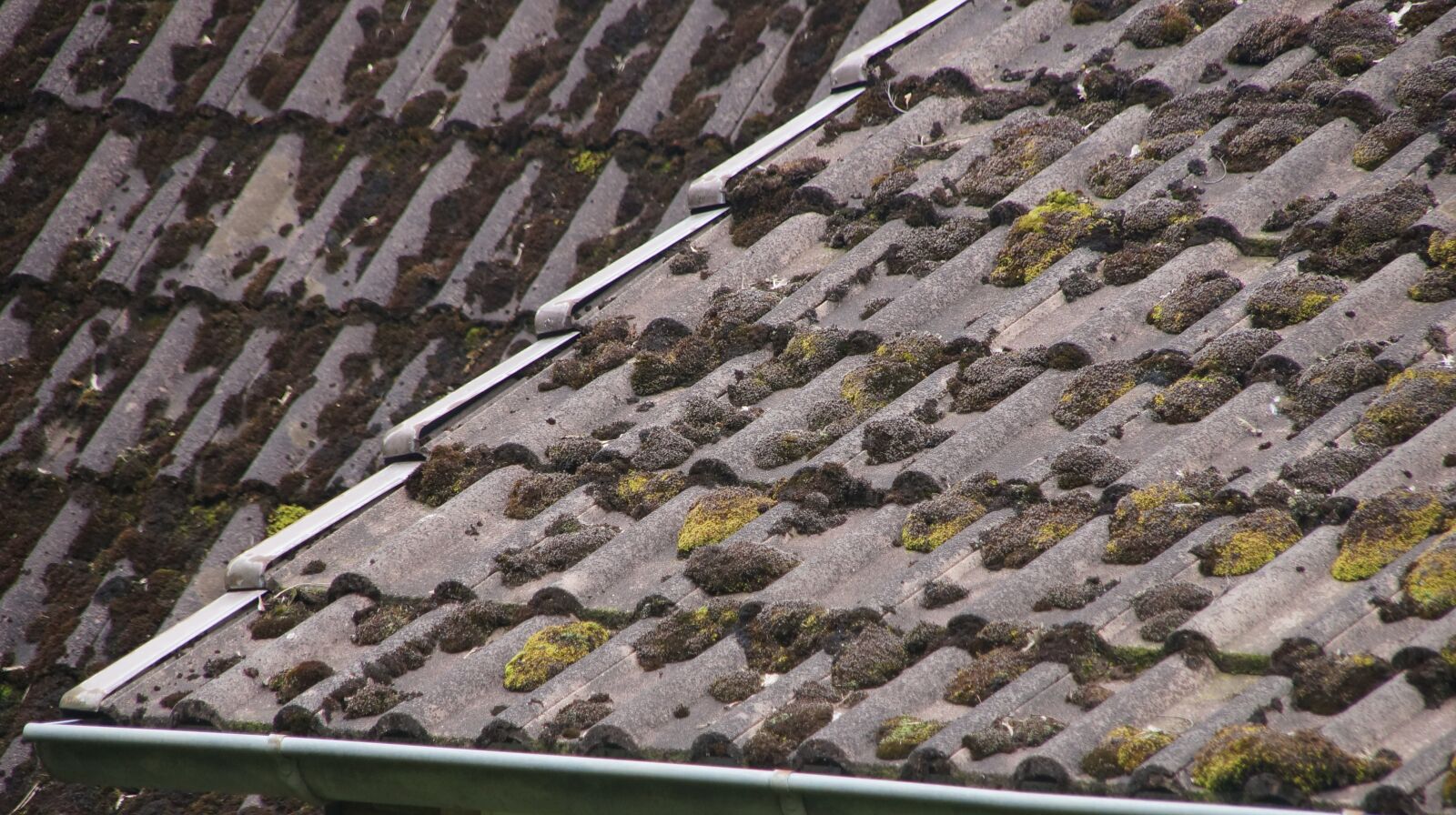 Sony SLT-A57 sample photo. Roof, roof renovation, old photography
