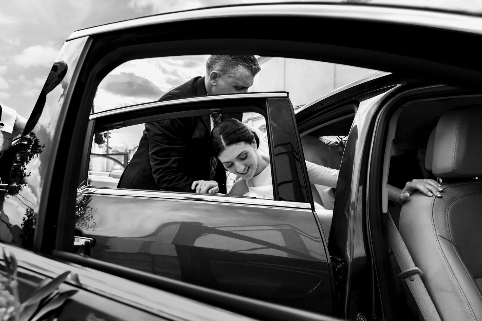 Canon EF 24-70mm F2.8L II USM sample photo. Wedding, car, bride photography