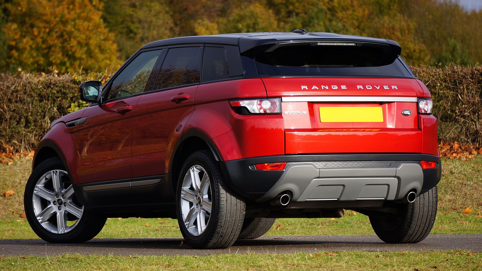Sony Alpha NEX-5N + Sony E 55-210mm F4.5-6.3 OSS sample photo. Range rover, car, range photography