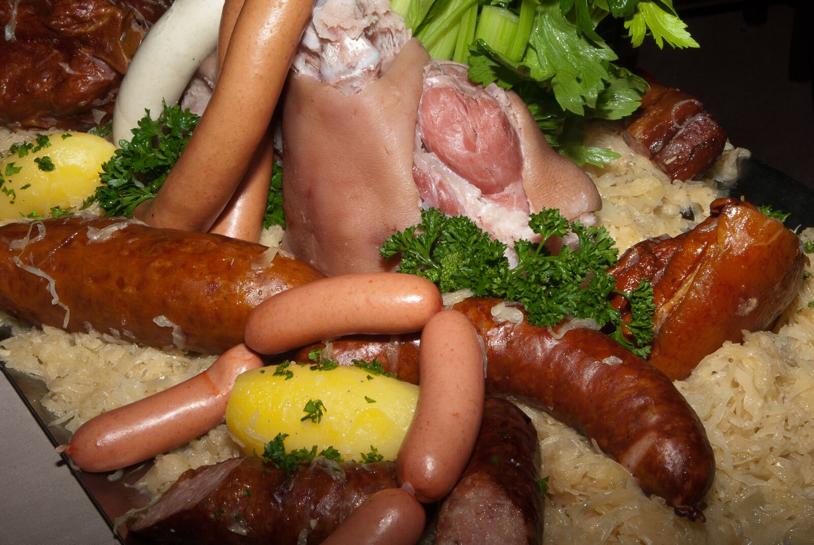 Pentax K10D sample photo. Sauerkraut, delicatessen, cabbage photography