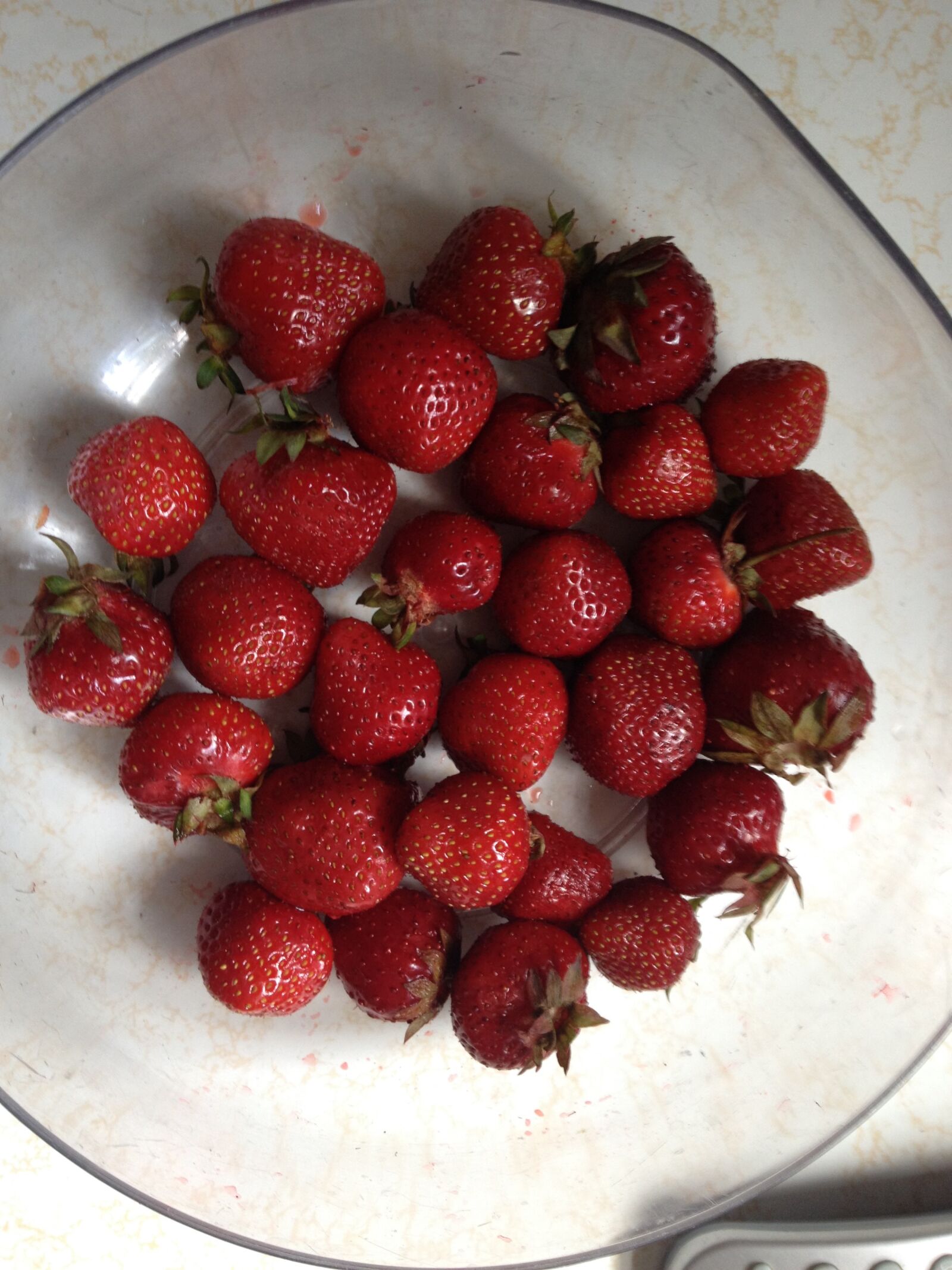 iPhone 4S back camera 4.28mm f/2.4 sample photo. Strawberries, red, strawberry photography