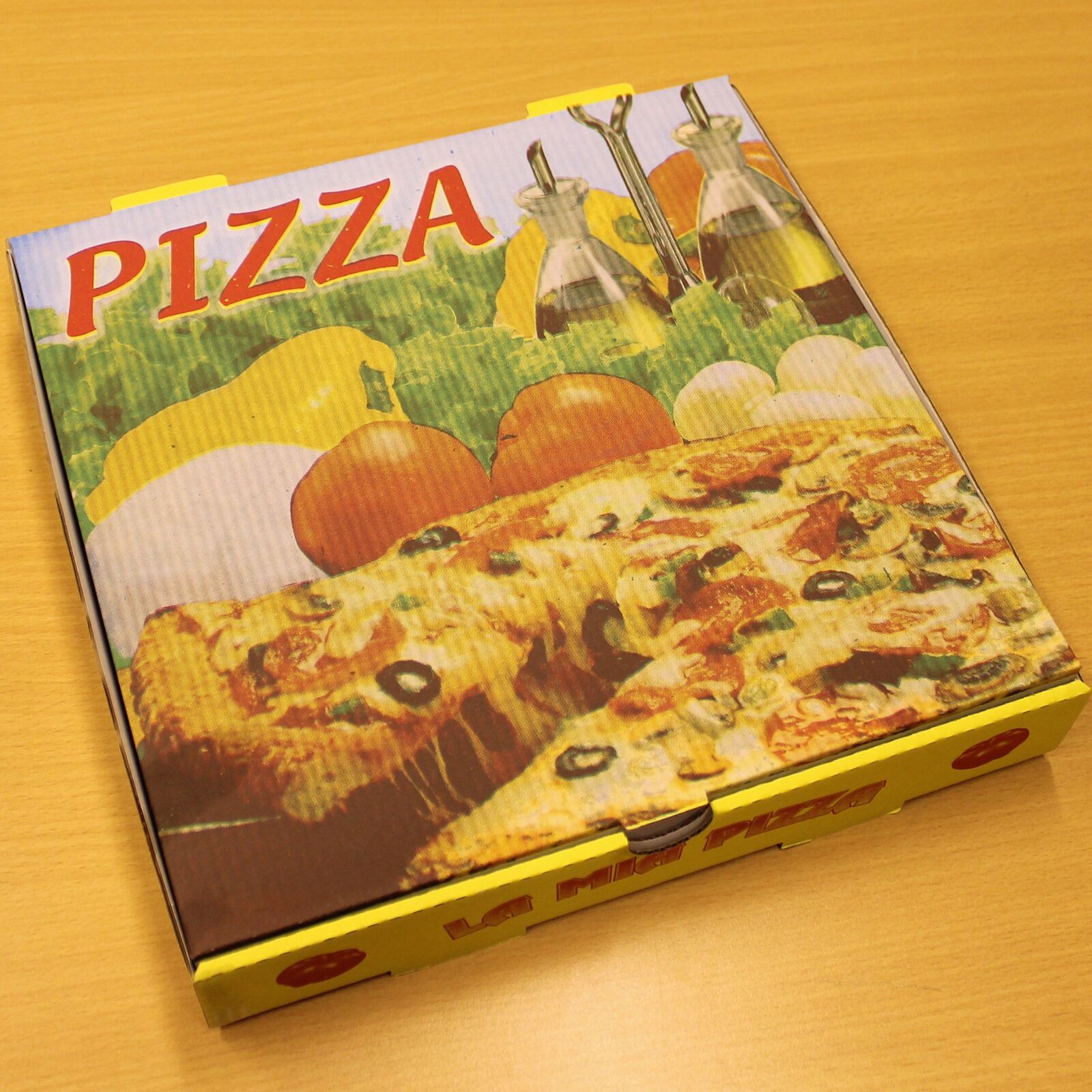 Canon EOS 1100D (EOS Rebel T3 / EOS Kiss X50) sample photo. Pizza, pizza carton, pizza photography