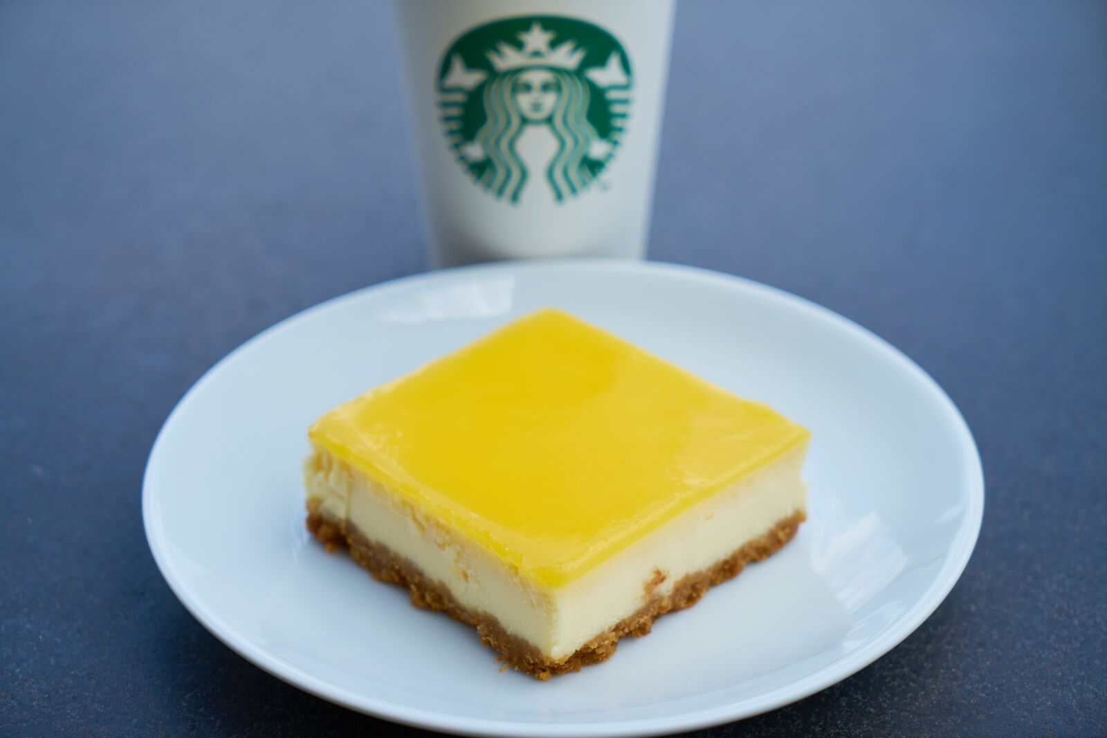 Sony a7R II + Sony Vario Tessar T* FE 24-70mm F4 ZA OSS sample photo. Sweet, cake, starbucks photography