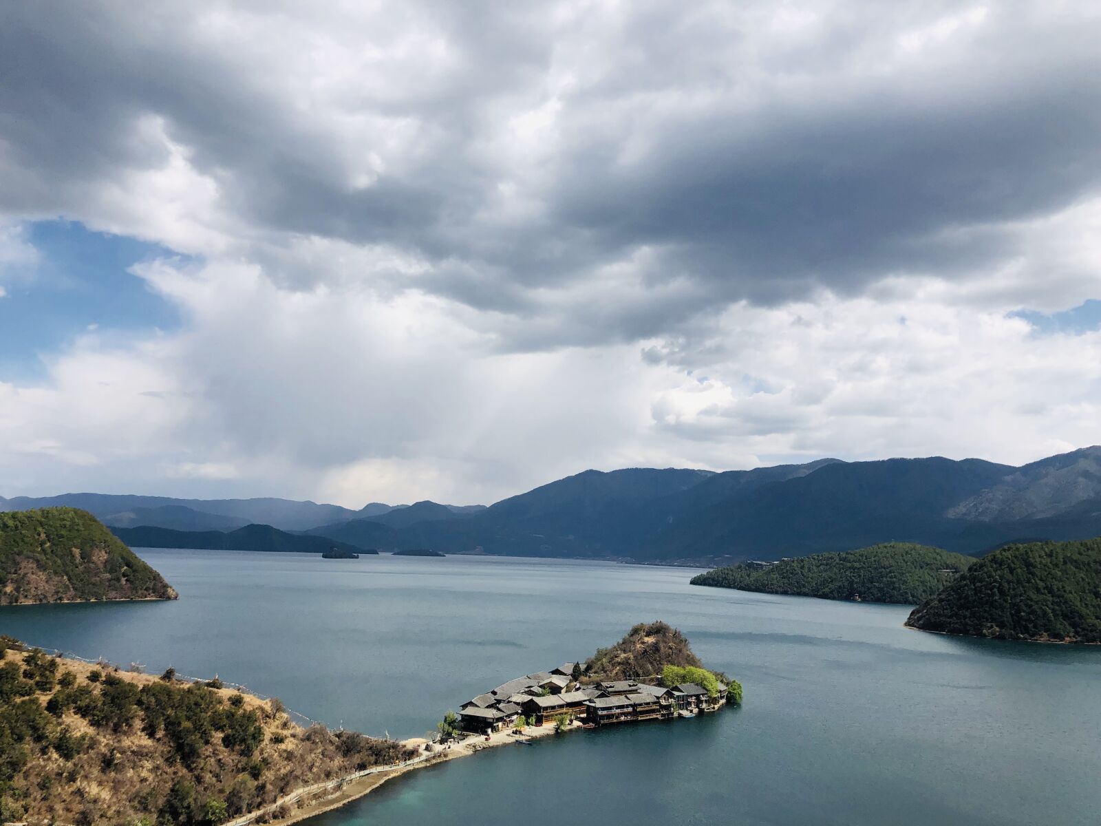 iPhone 8 Plus back dual camera 3.99mm f/1.8 sample photo. Lake, views, montain photography