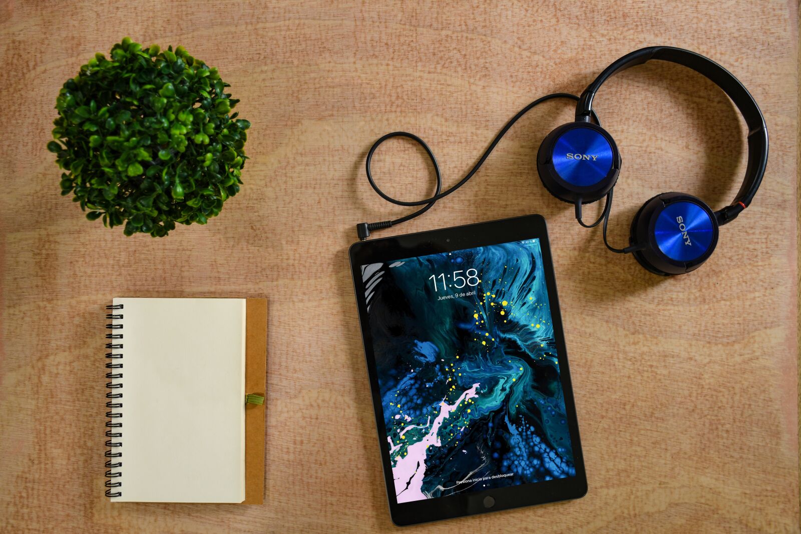Nikon D7500 sample photo. Headphones, apple, ipad photography