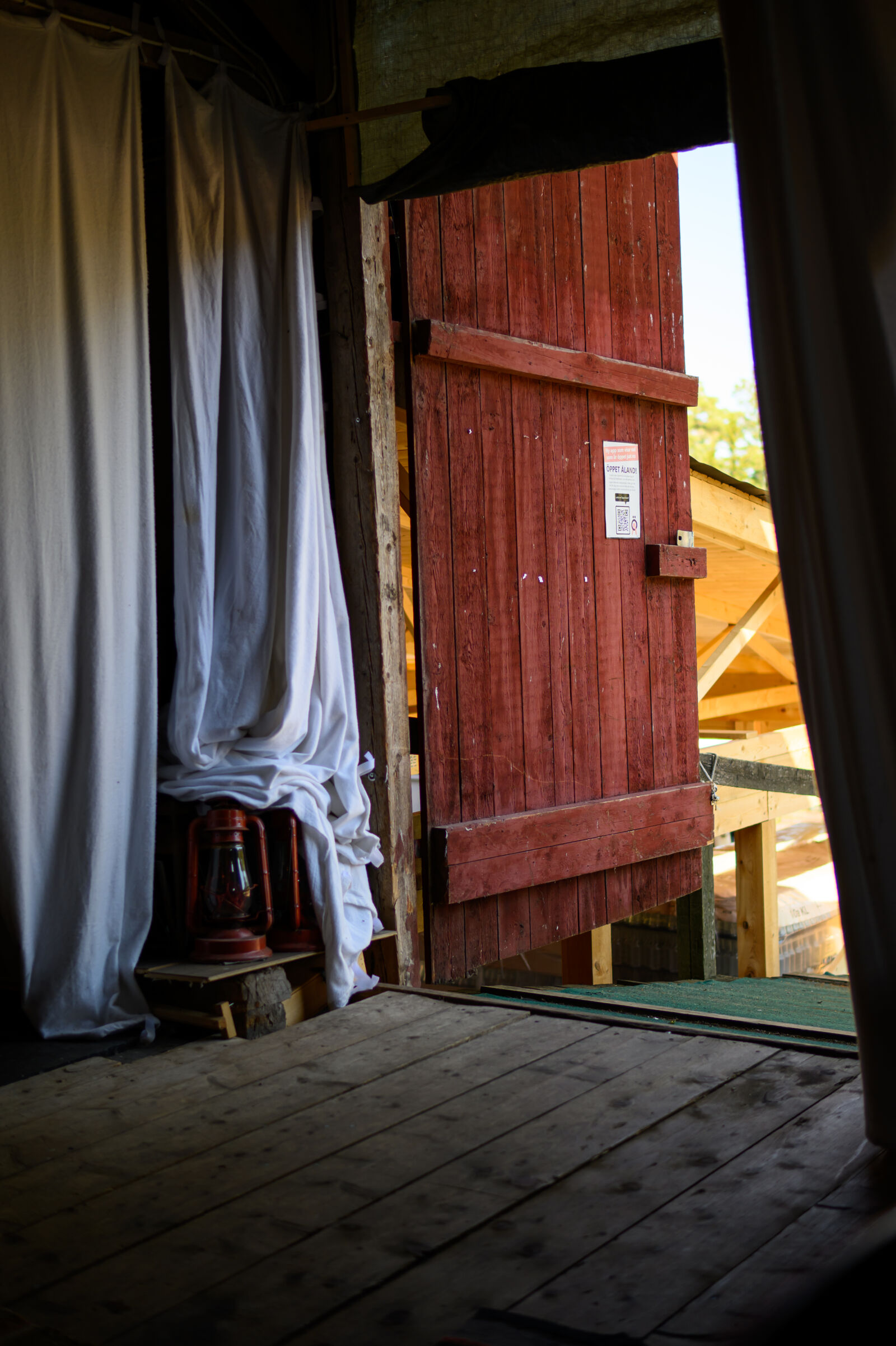 30mm F1.4 DC DN | Contemporary 016 sample photo. Old barn door photography