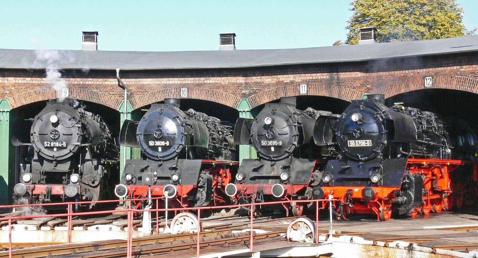 Panasonic DMC-FZ30 sample photo. Steam locomotive, locomotive shed photography