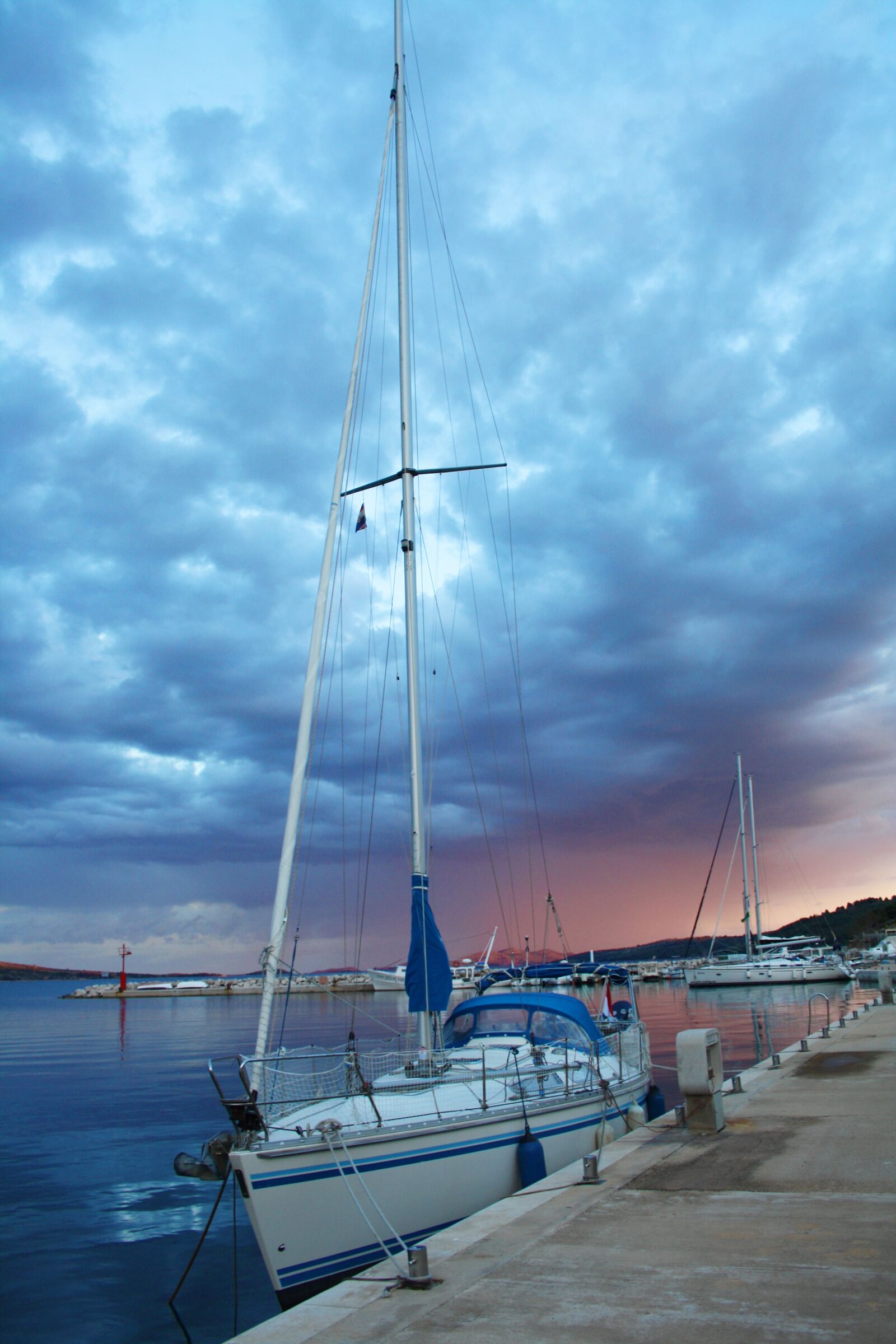 Canon EOS 1000D (EOS Digital Rebel XS / EOS Kiss F) sample photo. Sali, sailing boat, web photography