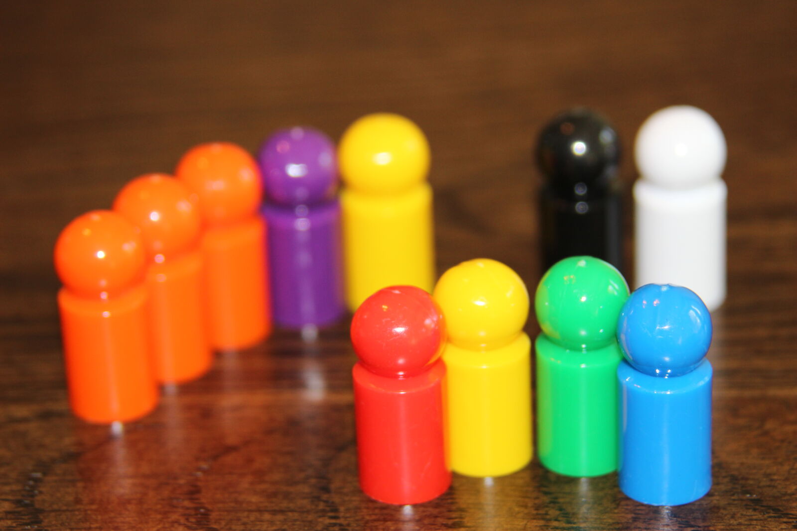 Canon EOS 600D (Rebel EOS T3i / EOS Kiss X5) sample photo. Colorful, game, pawn, plastic photography
