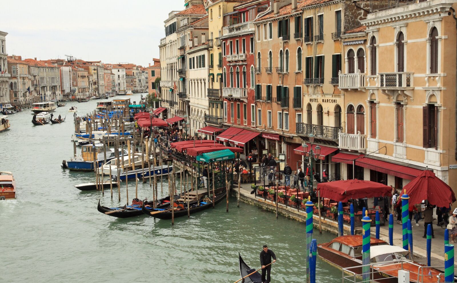 Canon EOS 450D (EOS Rebel XSi / EOS Kiss X2) sample photo. Gondola, city, channel photography