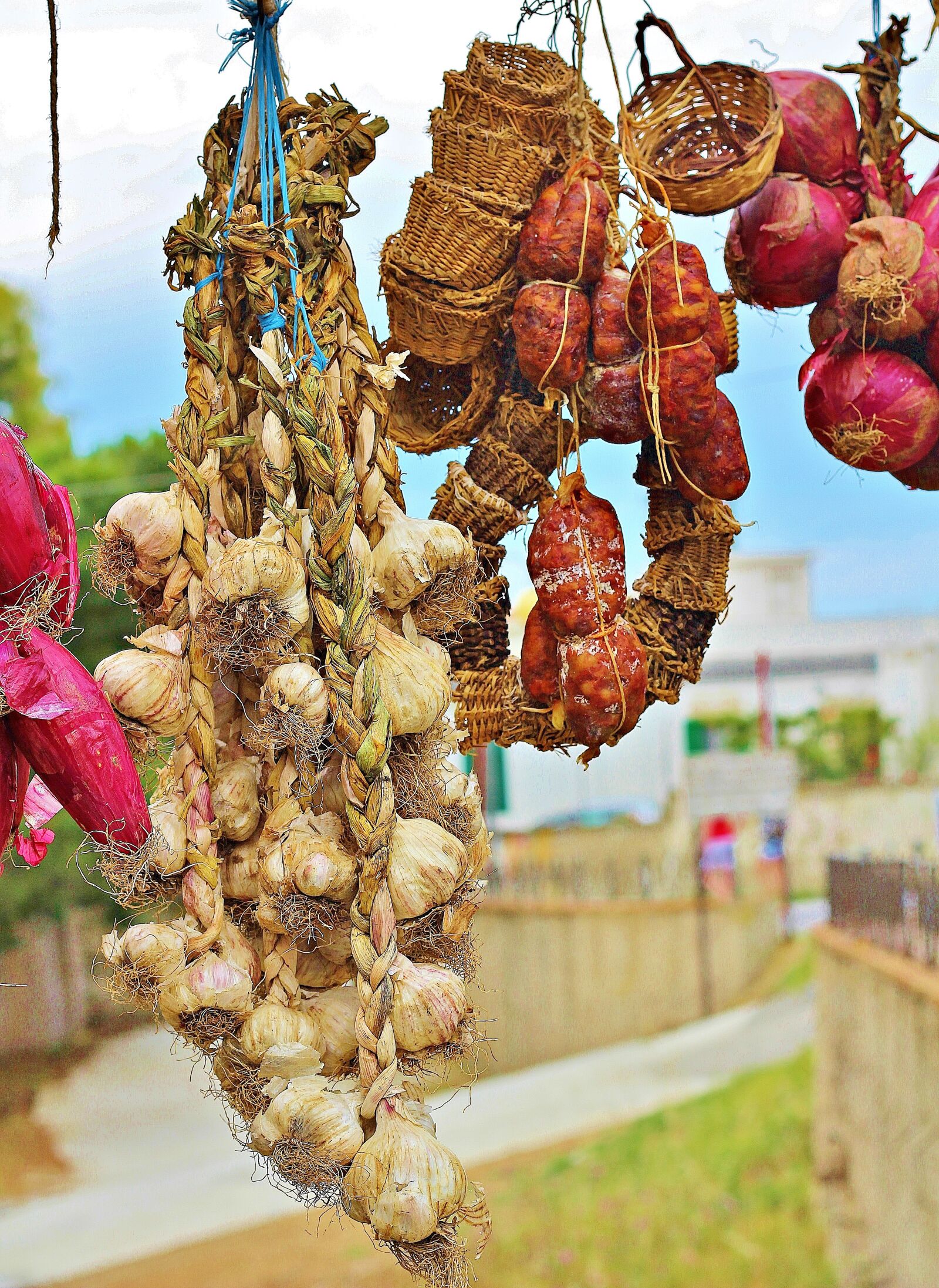 Canon EOS 60D + Canon EF 50mm F1.8 II sample photo. Onion, garlic, cook photography