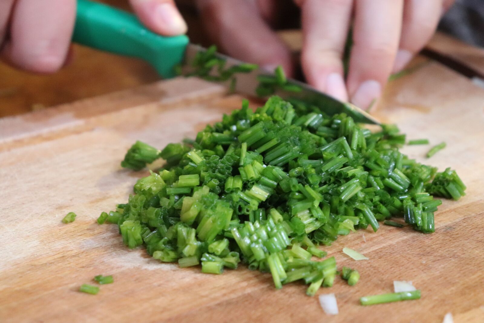 Canon EOS 200D (EOS Rebel SL2 / EOS Kiss X9) sample photo. Parsley, cut, vegetables photography