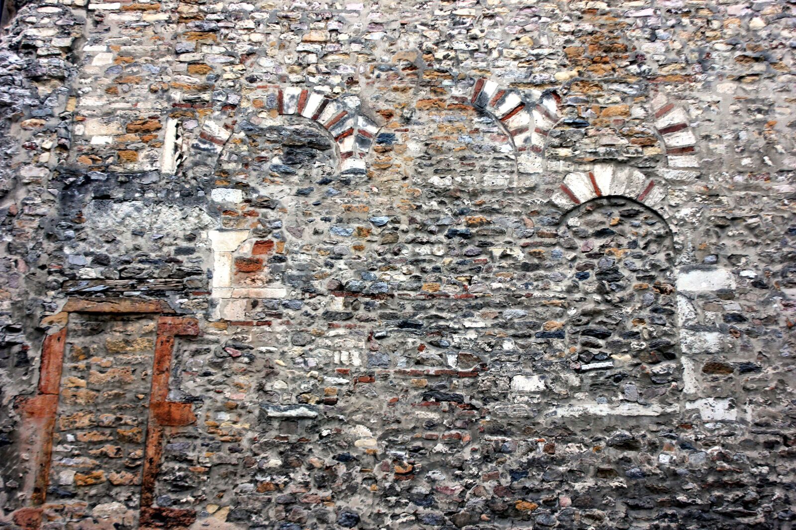 Canon EOS 550D (EOS Rebel T2i / EOS Kiss X4) sample photo. Wall, former, sentenced photography