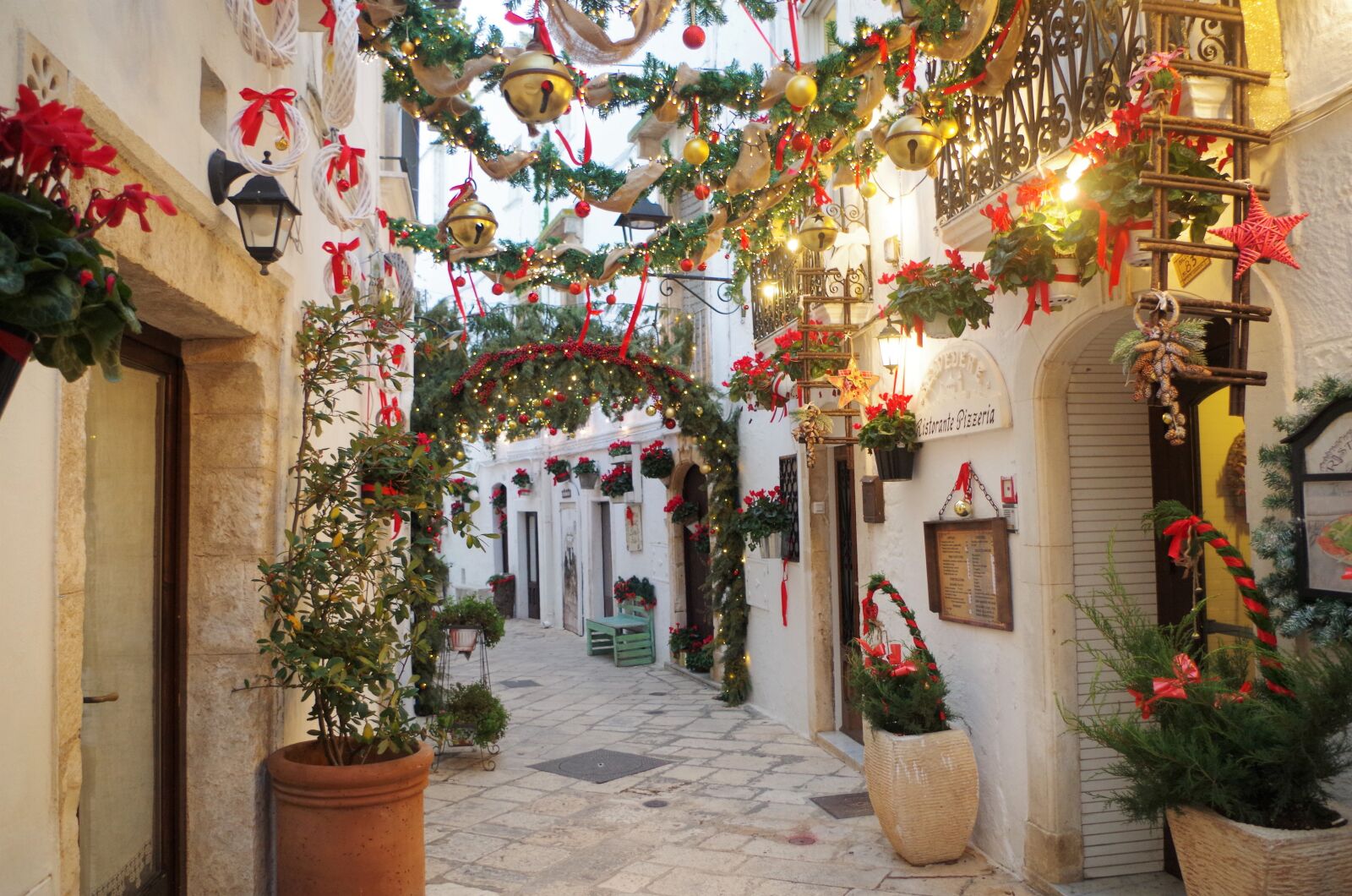 Pentax K-50 sample photo. Locorotondo, puglia, christmas photography