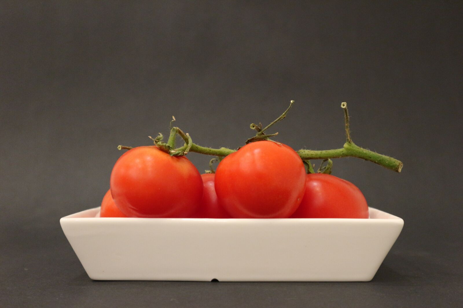 Canon EOS M10 sample photo. Tomato, bowl, yesil tomatoes photography
