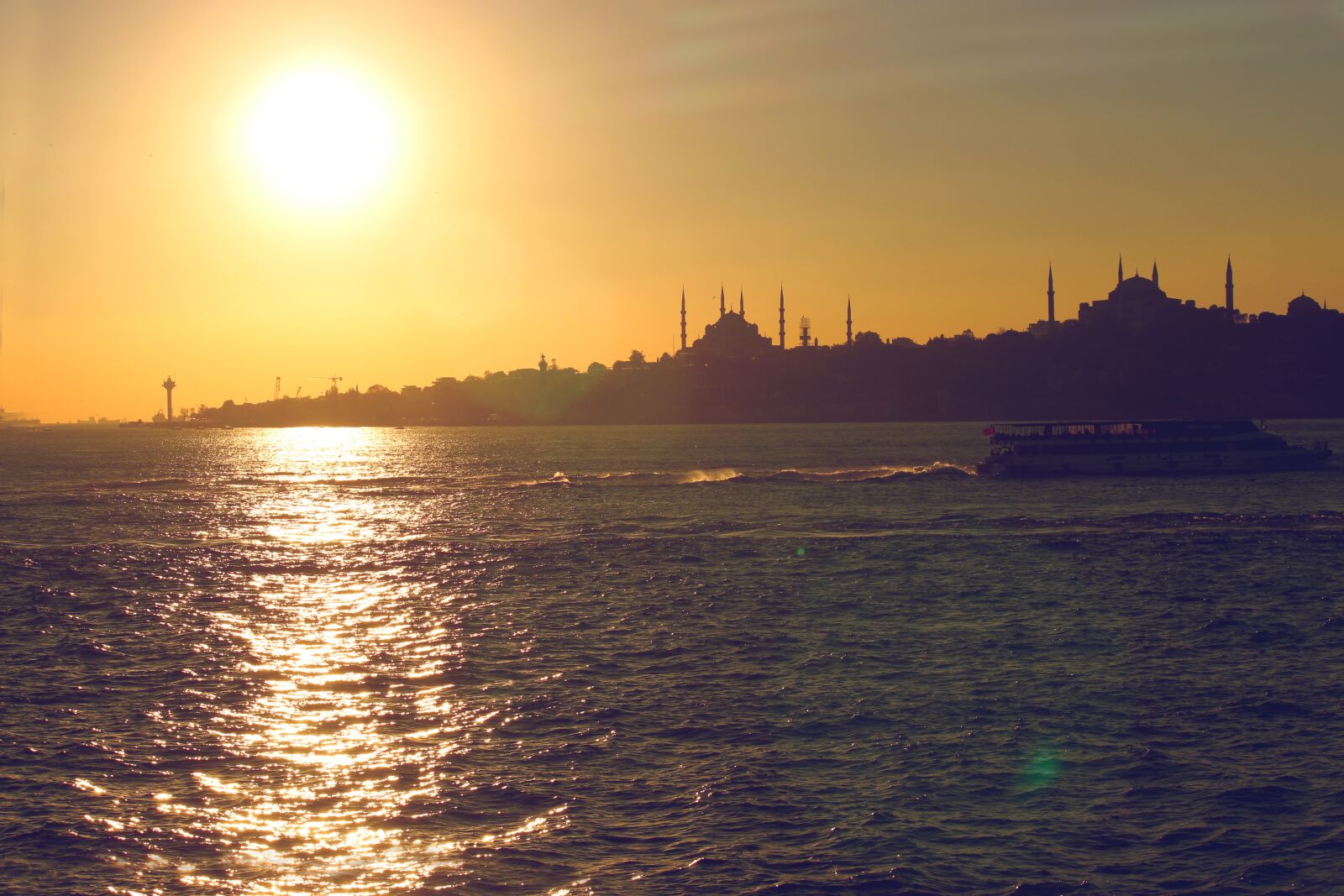 Canon EOS 600D (Rebel EOS T3i / EOS Kiss X5) + Canon EF-S 55-250mm F4-5.6 IS sample photo. Istanbul, g n batimi photography