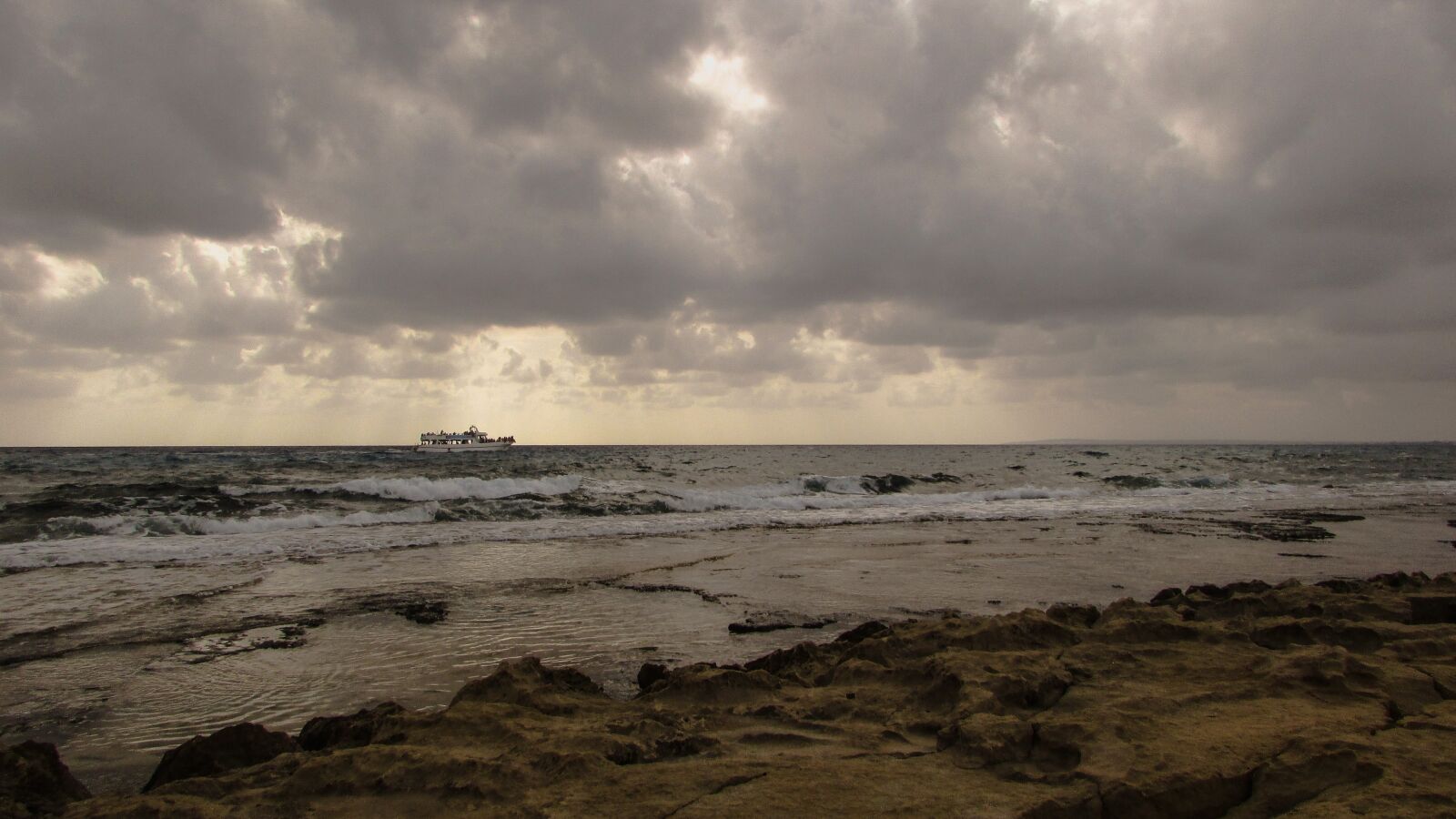 Canon PowerShot SX400 IS sample photo. Sea, sky, clouds photography