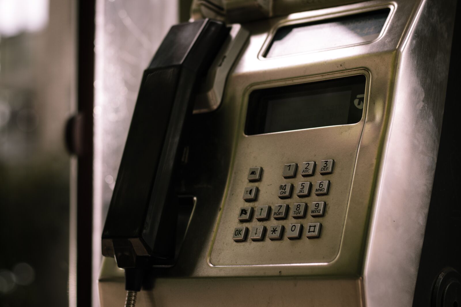 Canon EF 50mm F1.8 STM sample photo. Pay phone, phone, booth photography