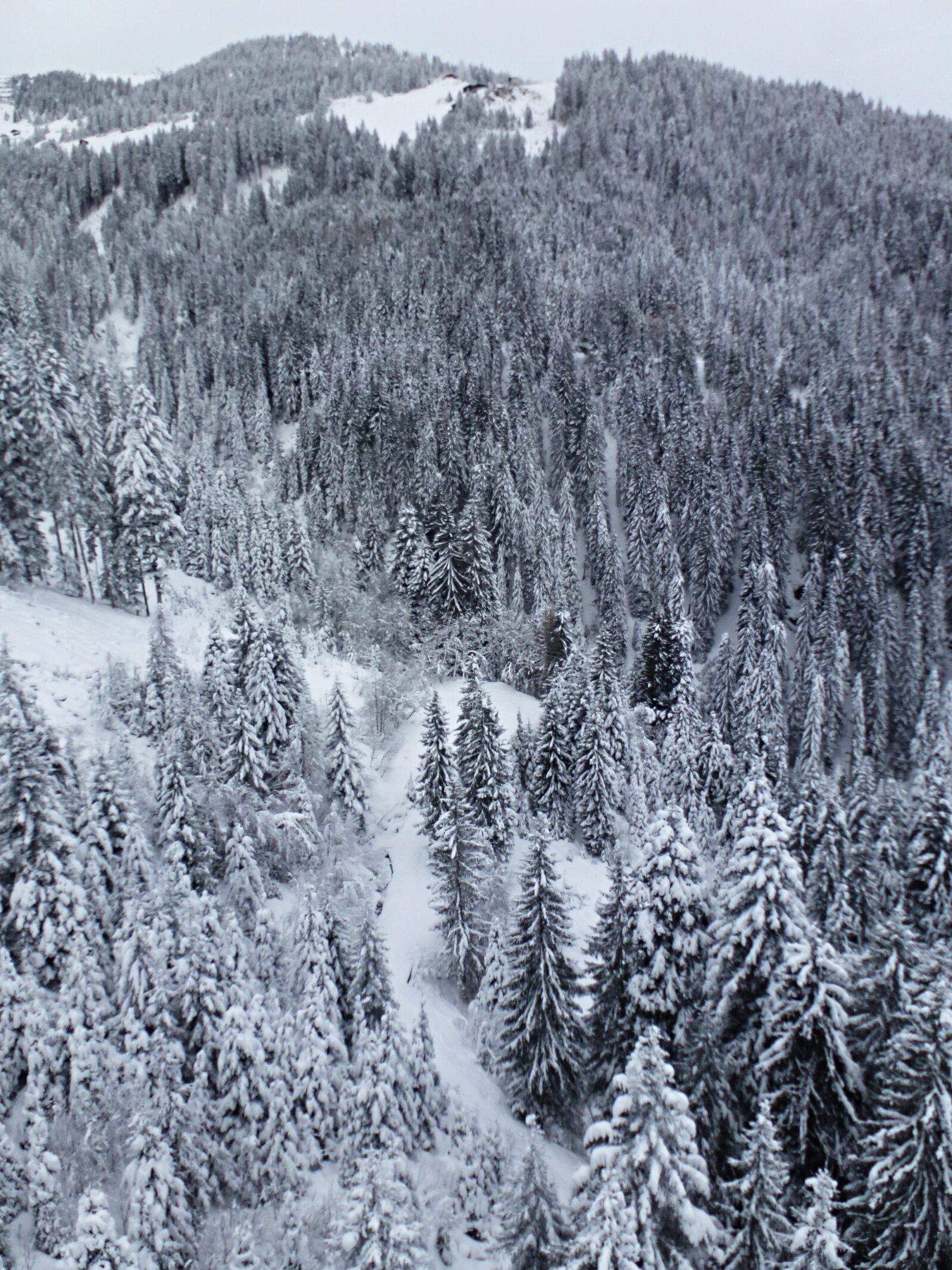 Leica V-Lux 30 / Panasonic Lumix DMC-TZ22 sample photo. Ski, mountains, departure photography