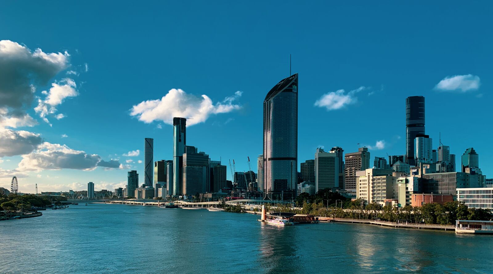 iPhone XR back camera 4.25mm f/1.8 sample photo. Brisbane, city, skyline photography