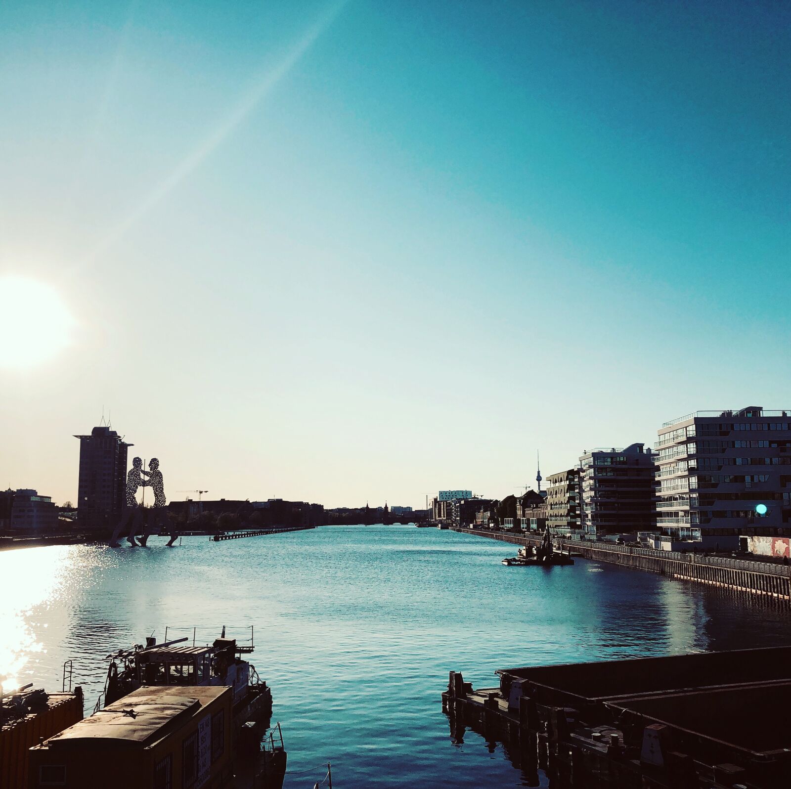 iPhone 8 back camera 3.99mm f/1.8 sample photo. Sun, water, summer photography
