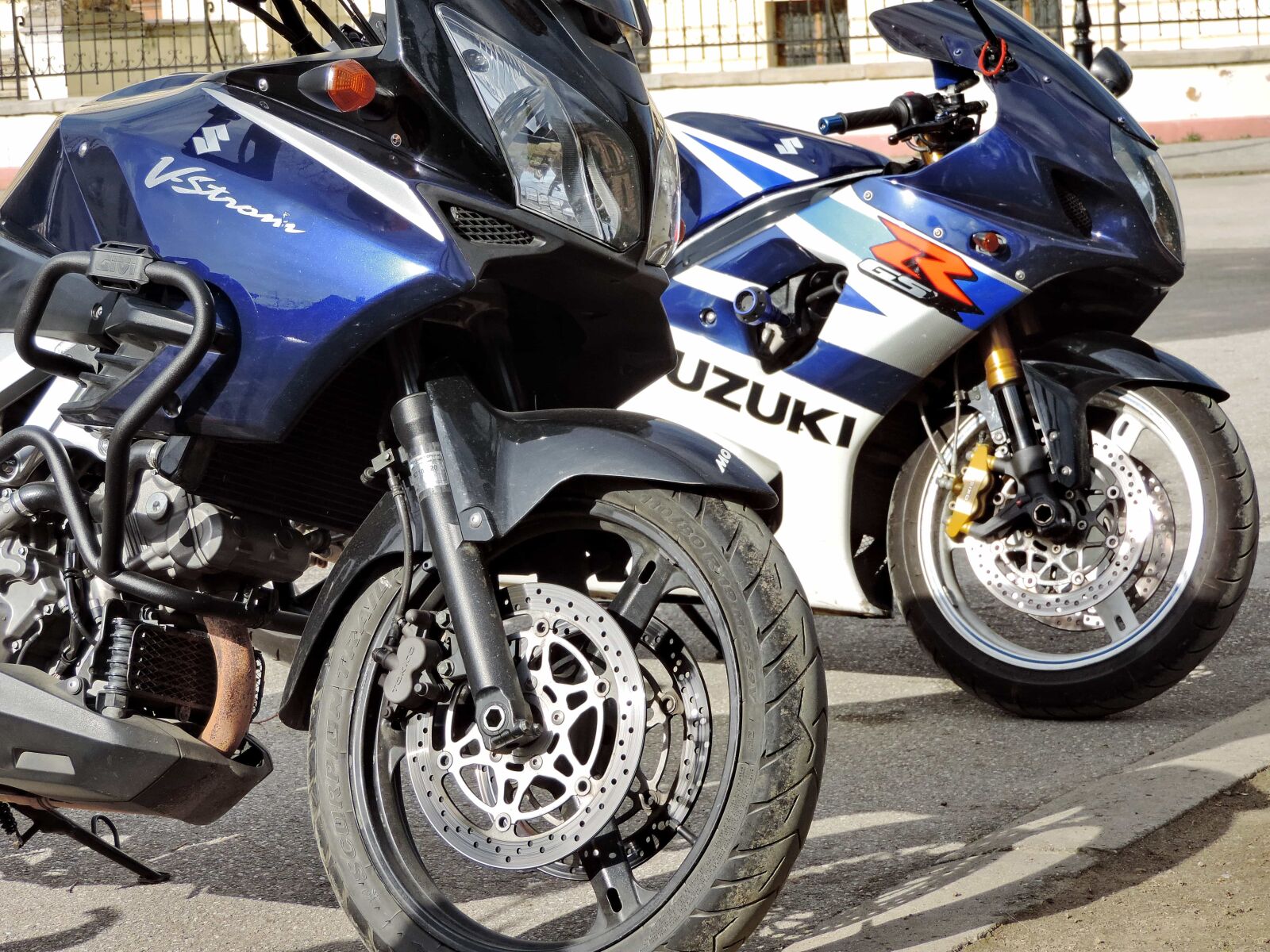 Nikon Coolpix P520 sample photo. Chrome, motorcycle, parking lot photography