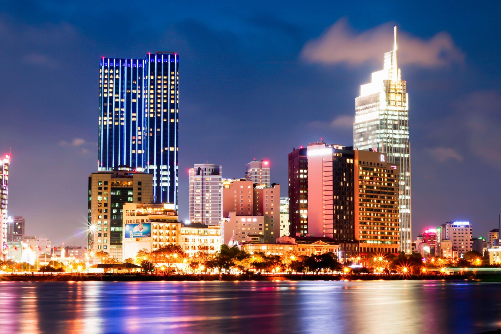 Canon EOS 70D + Canon EF 50mm F1.8 STM sample photo. Saigon, exposure, wave photography
